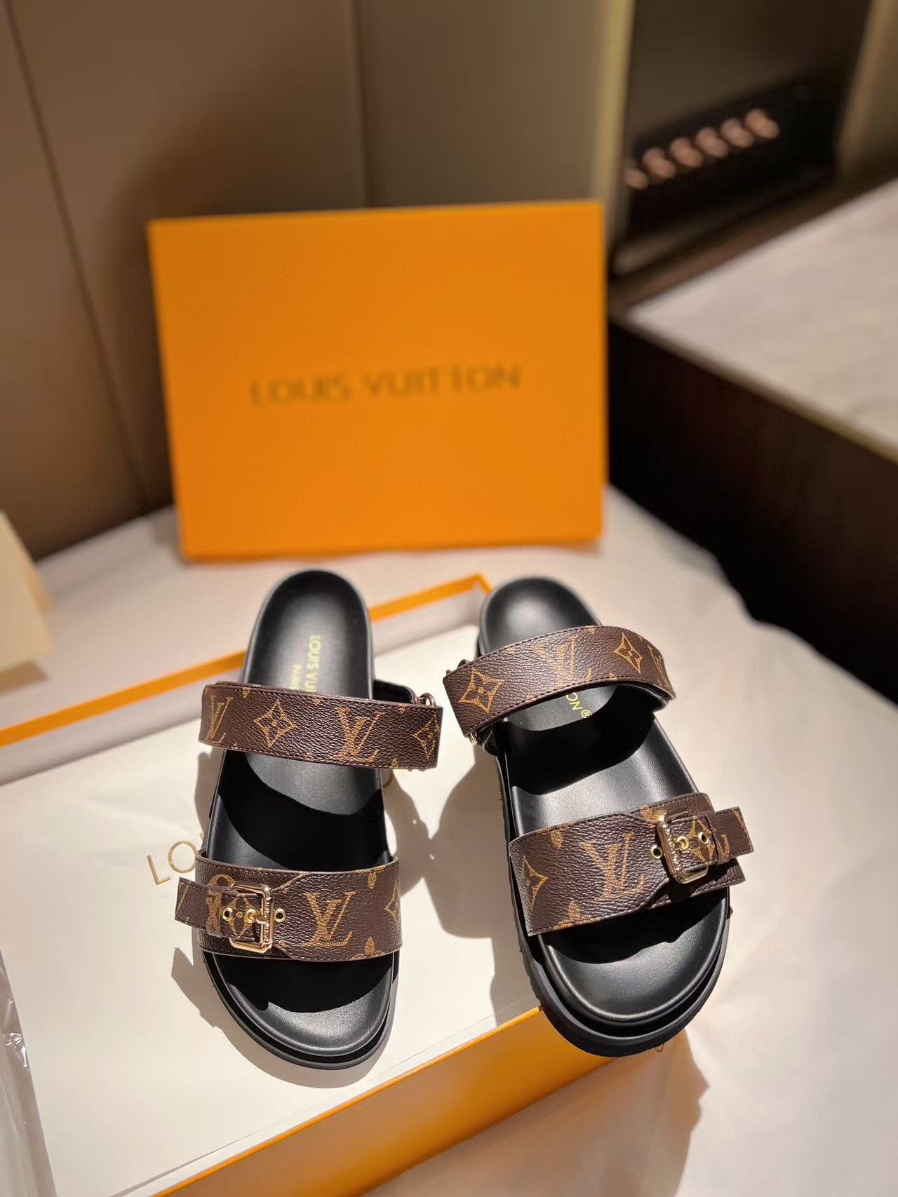LV GOLD BUCKLE SANDALS IN BROWN MONOGRAM CANVAS、mysite、Cacoeks