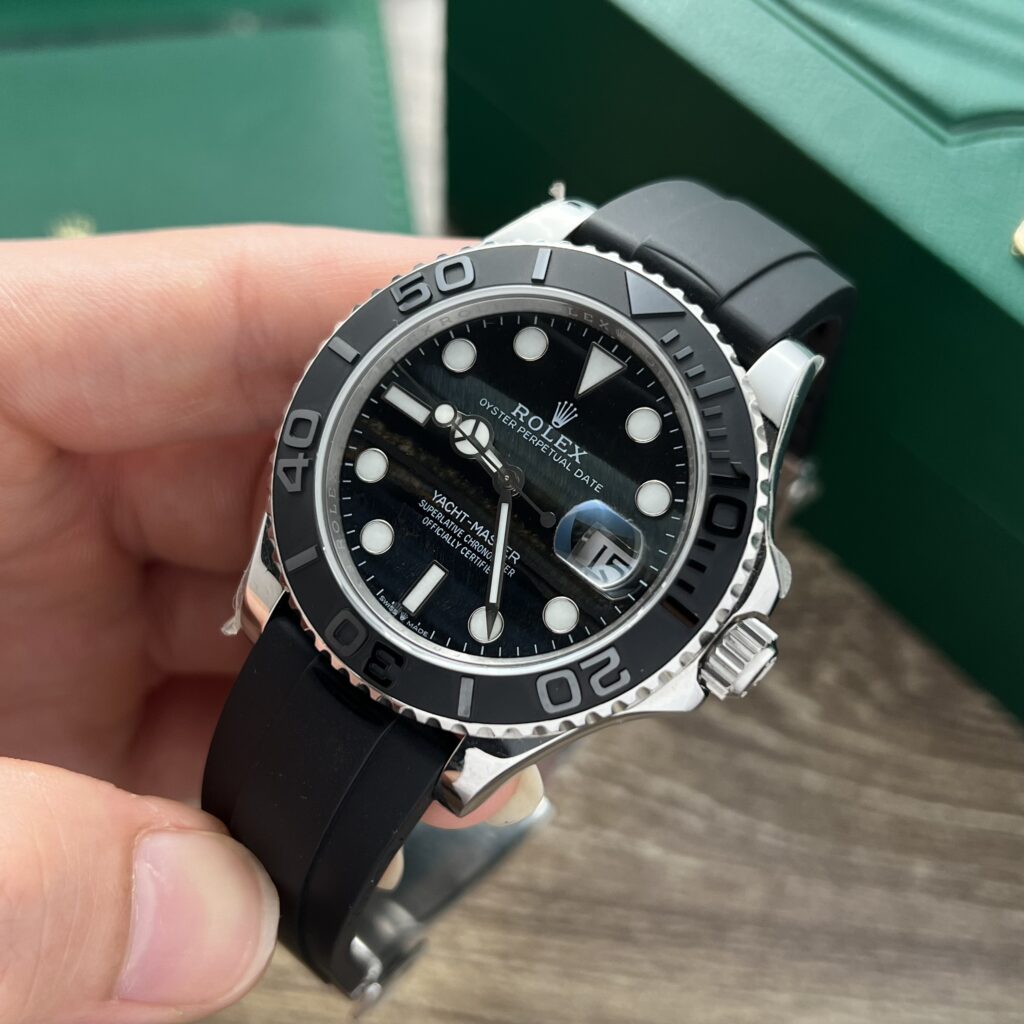 Đồng Hồ Rolex Yacht-Master Super Fake 11 Độ Mặt Vân Chải Xước 40mm