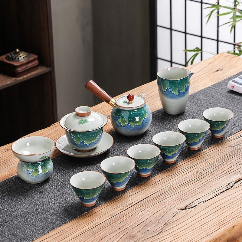 GEEK BAR-https://www.hot-toy.com/