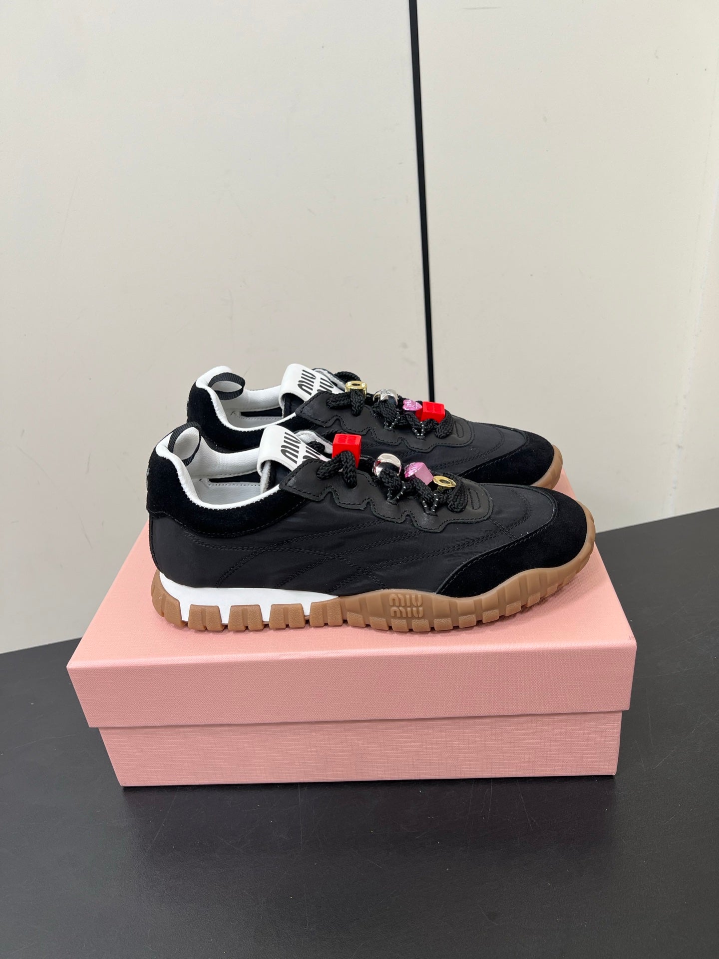 TYRE SNEAKERS IN BLACK TECHNICAL FABRIC AND SUEDE WITH STICKER、mysite、Cacoeks