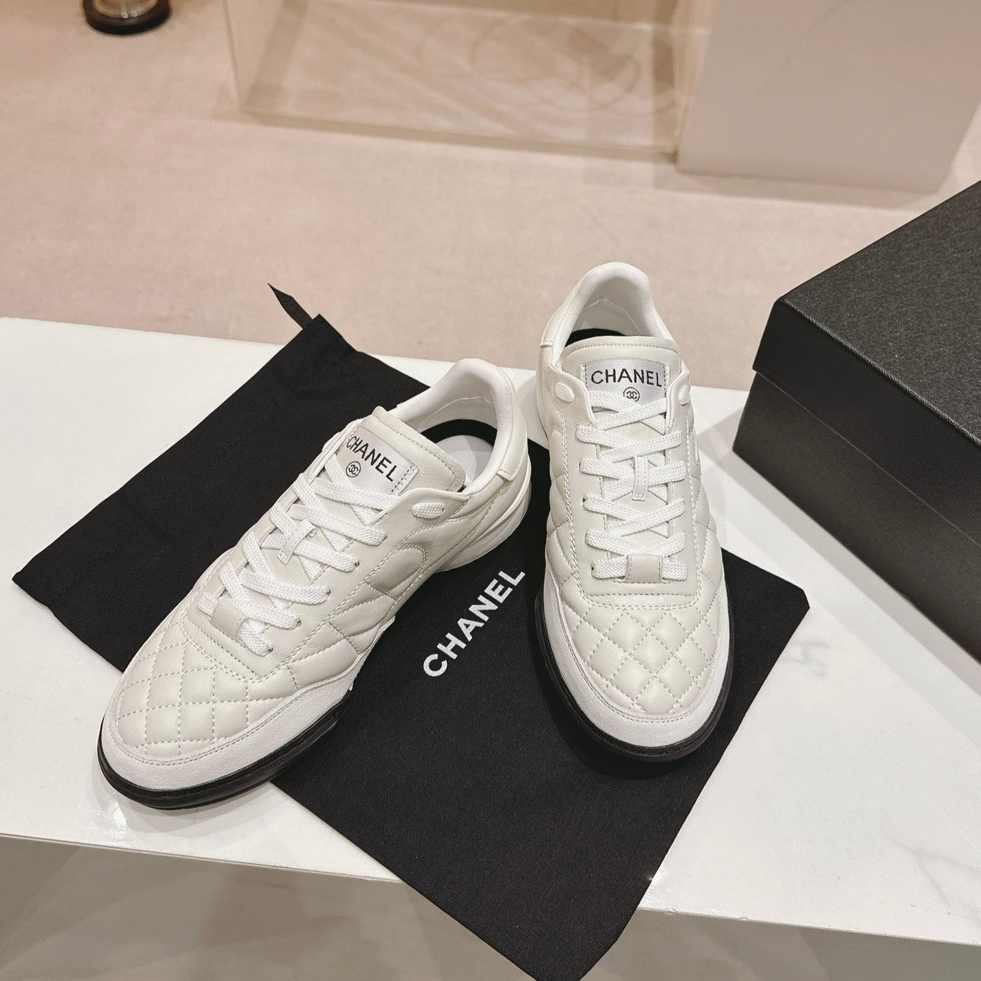 SNEAKERS IN GLOSSY WHITE LAMBSKIN、mysite、Cacoeks