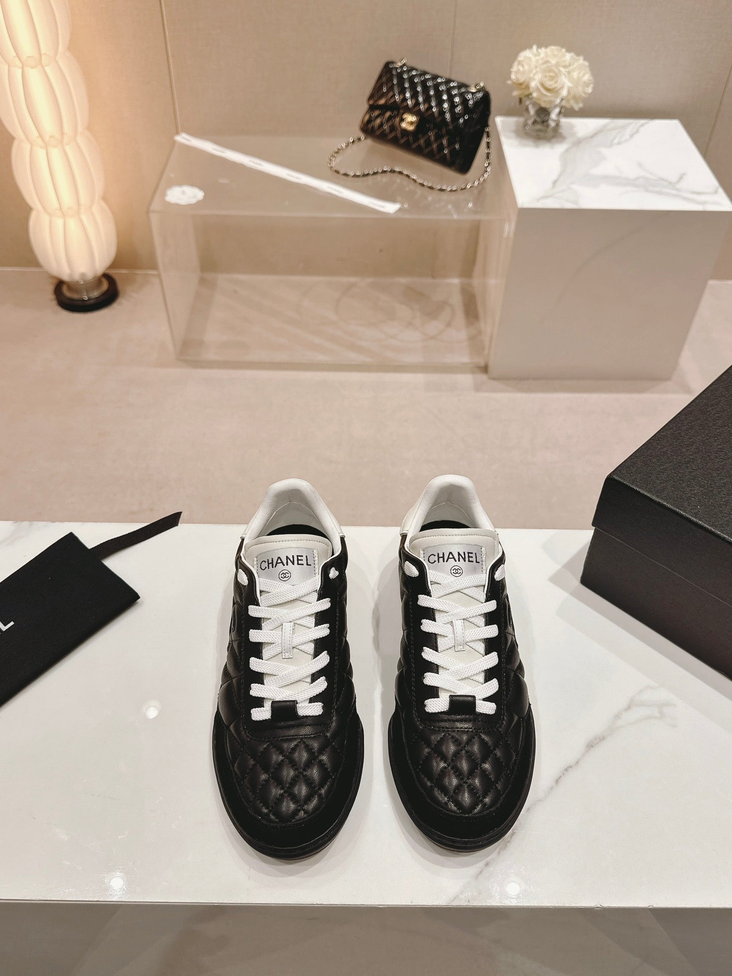 SNEAKERS IN GLOSSY BLACK LAMBSKIN、mysite、Cacoeks