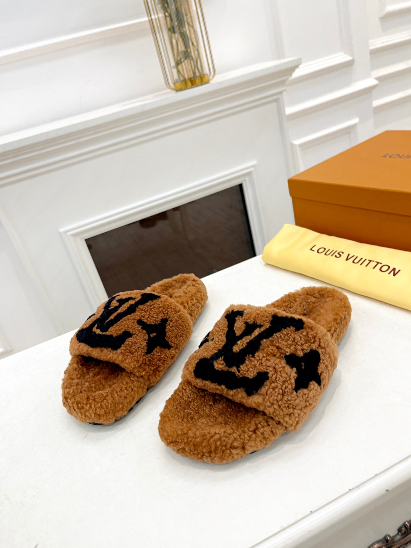 LV FLAT SLIPPER IN GINGERBREAD BROWN MIX BLACK SHEARLING、mysite、Cacoeks