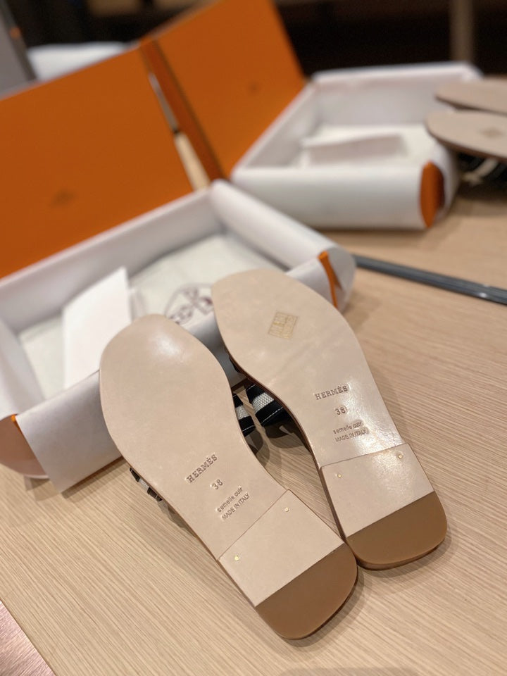 0RAN SANDALS IN BLACK CALFSKIN AND WHITE CANVAS、mysite、Cacoeks