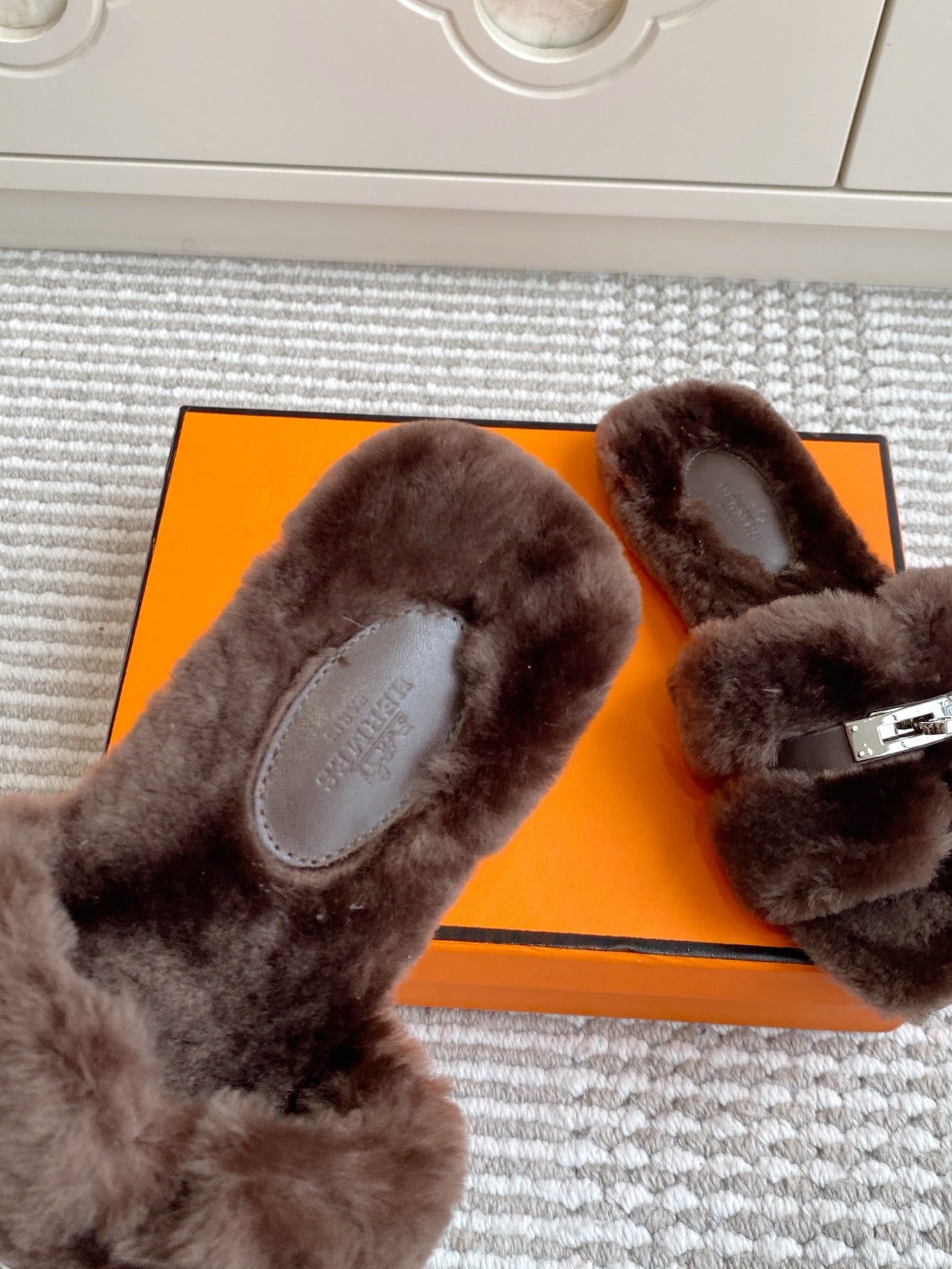 HM 25S ECLAIR SANDAL IN DARK BROWN SHEARLING WITH SILVER HARDWARE、mysite、Cacoeks