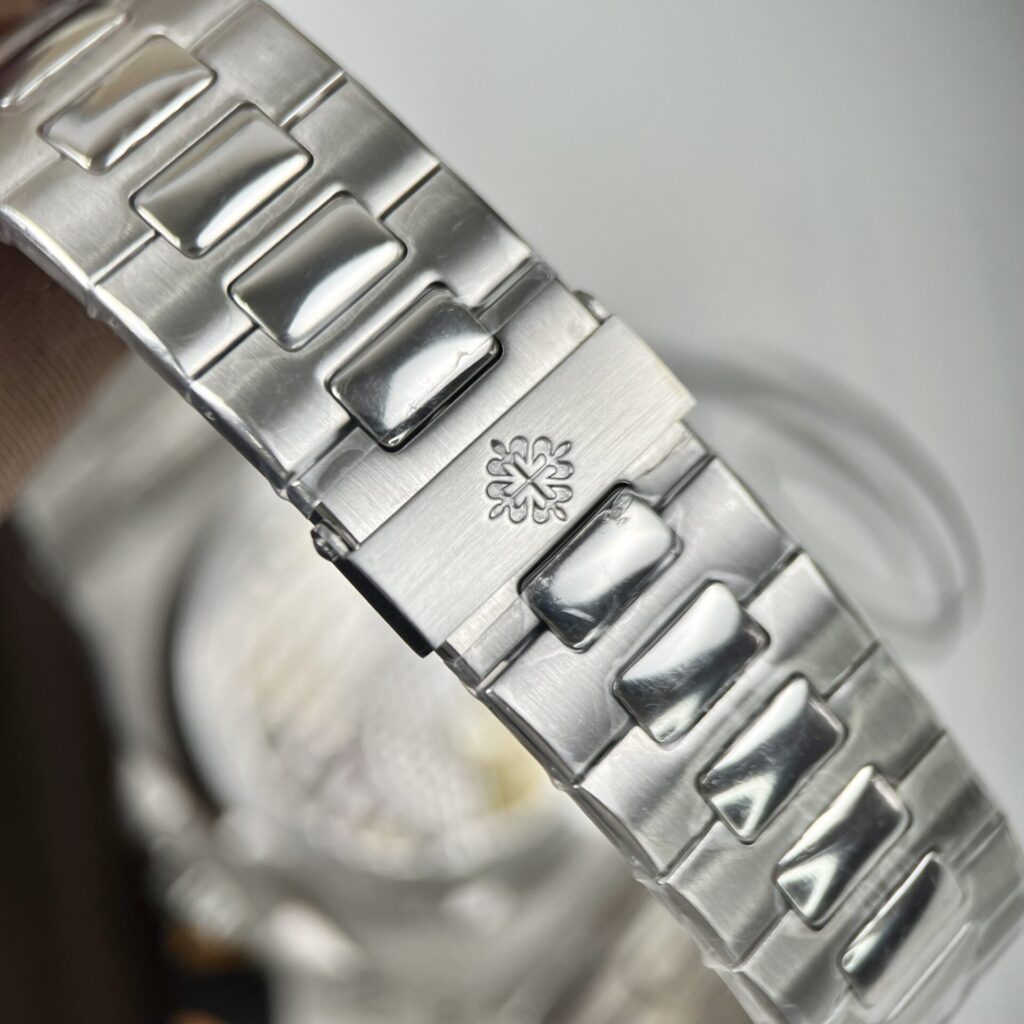Đồng Hồ Patek Philippe Nautilus 5712 Mặt Xanh Lá Cây ZF 40mm (8)