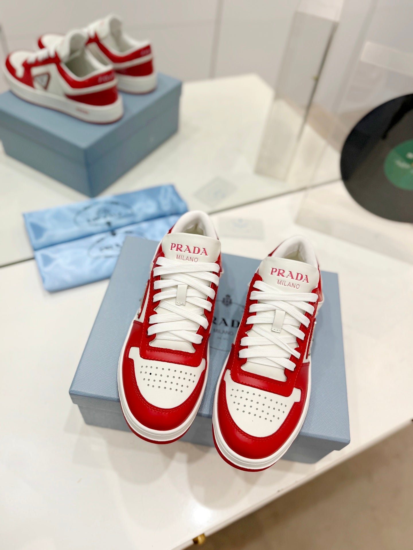 PRA DOWNTOWN PERFORATED SNEAKERS WHITE AND RED CALFSKIN、mysite、Cacoeks