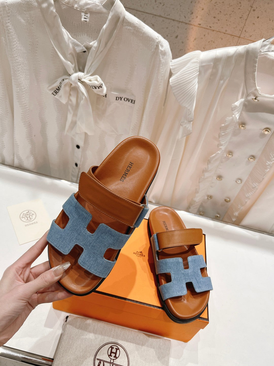 CHYPRE SANDAL BRIGHT BROWN LAMBSKIN AND BLUE DENIM、mysite、Cacoeks