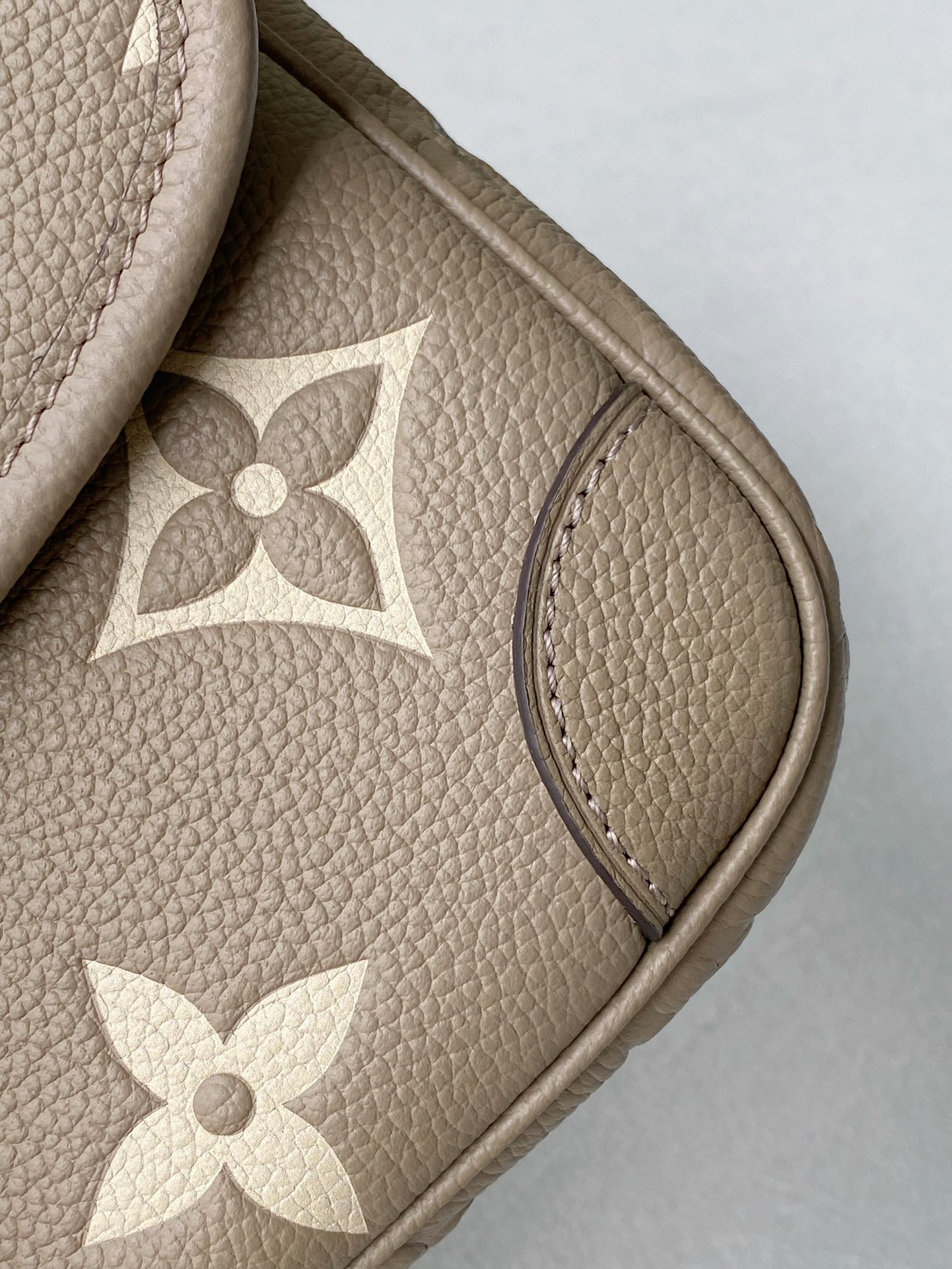 路易威登 M46583 Diane Bicolor Monogram Empreinte 皮革奶油色