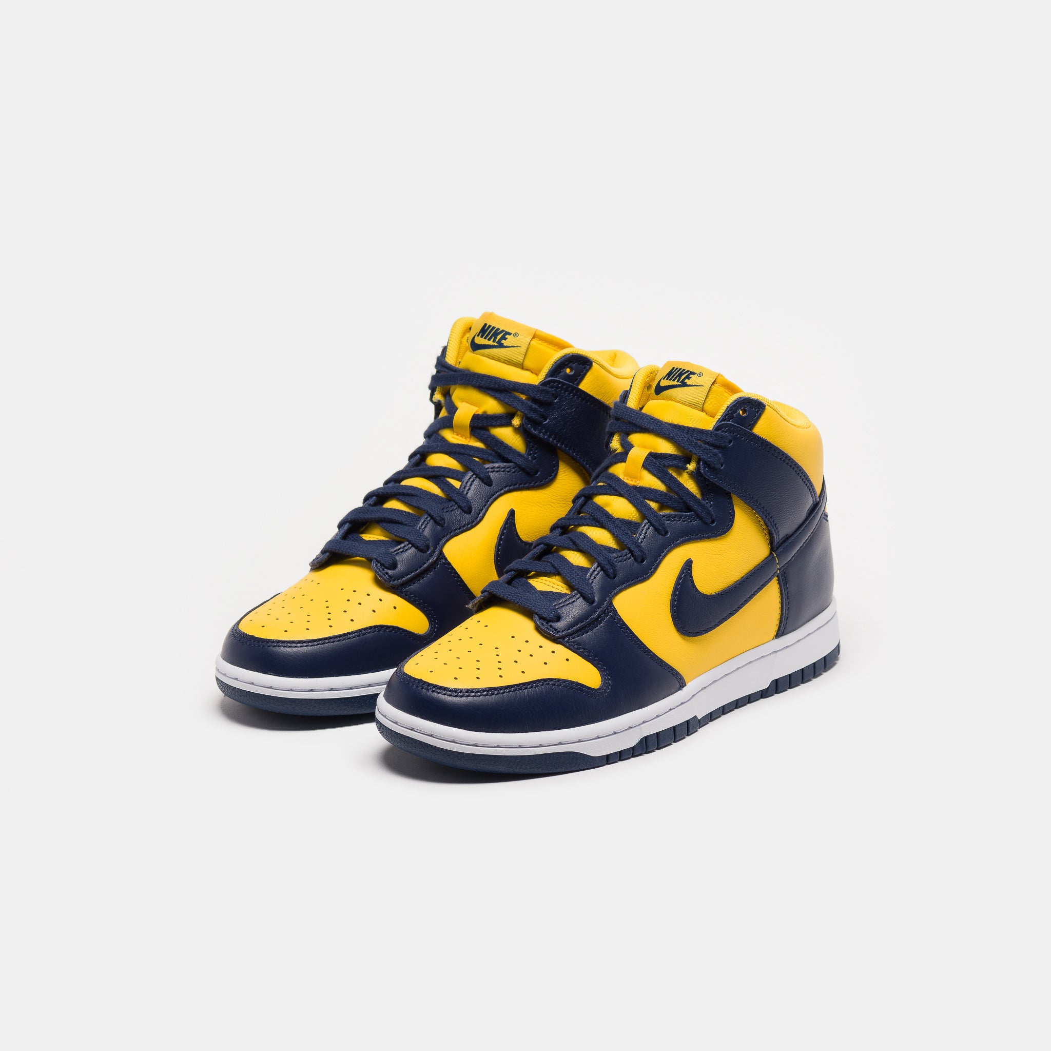 Dunk High Retro SE Sneaker in Varsity Maize/Midnight Navy/White