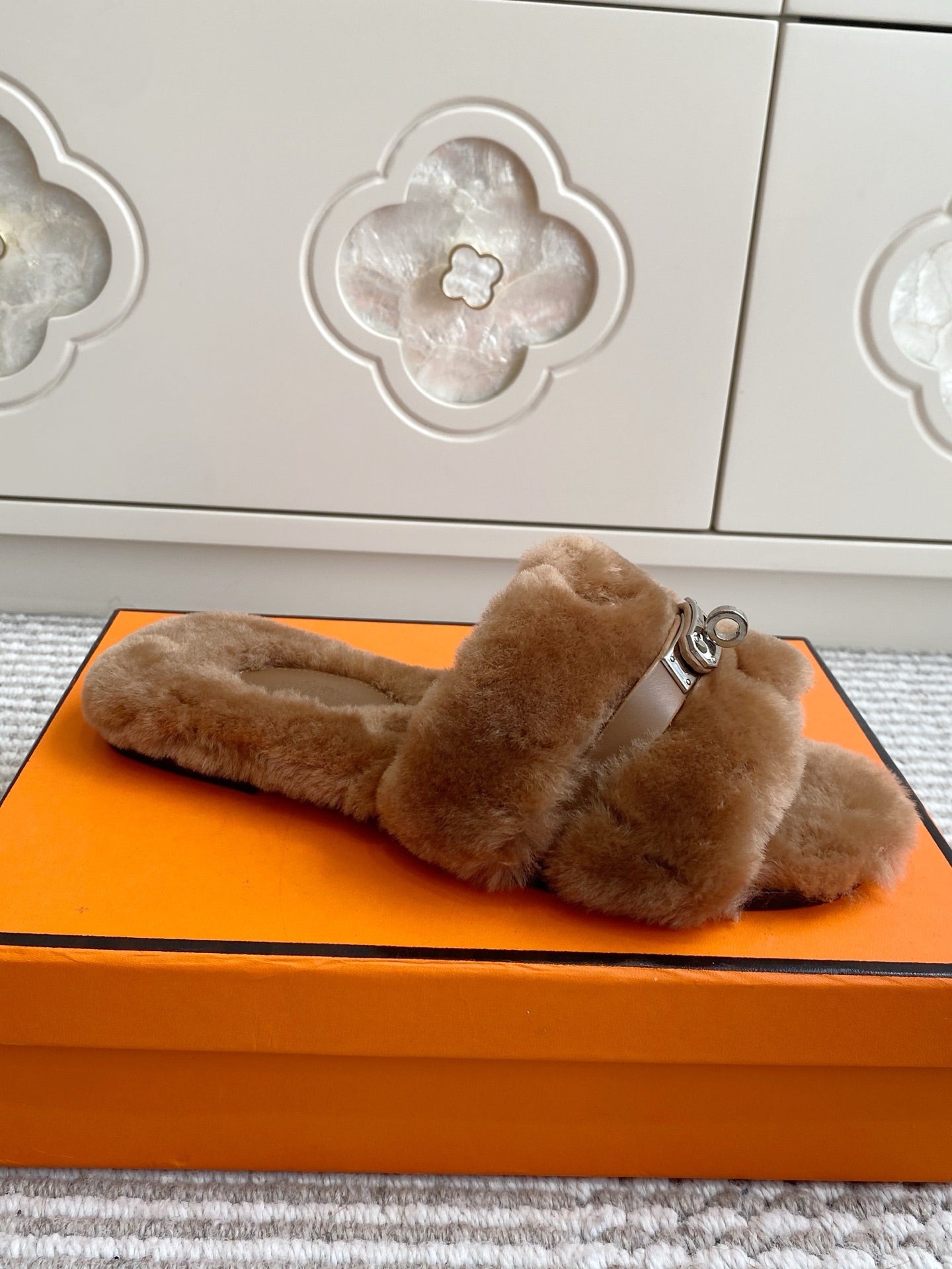 HM 25S ECLAIR SANDAL IN BROWN SHEARLING WITH SILVER HARDWARE、mysite、Cacoeks