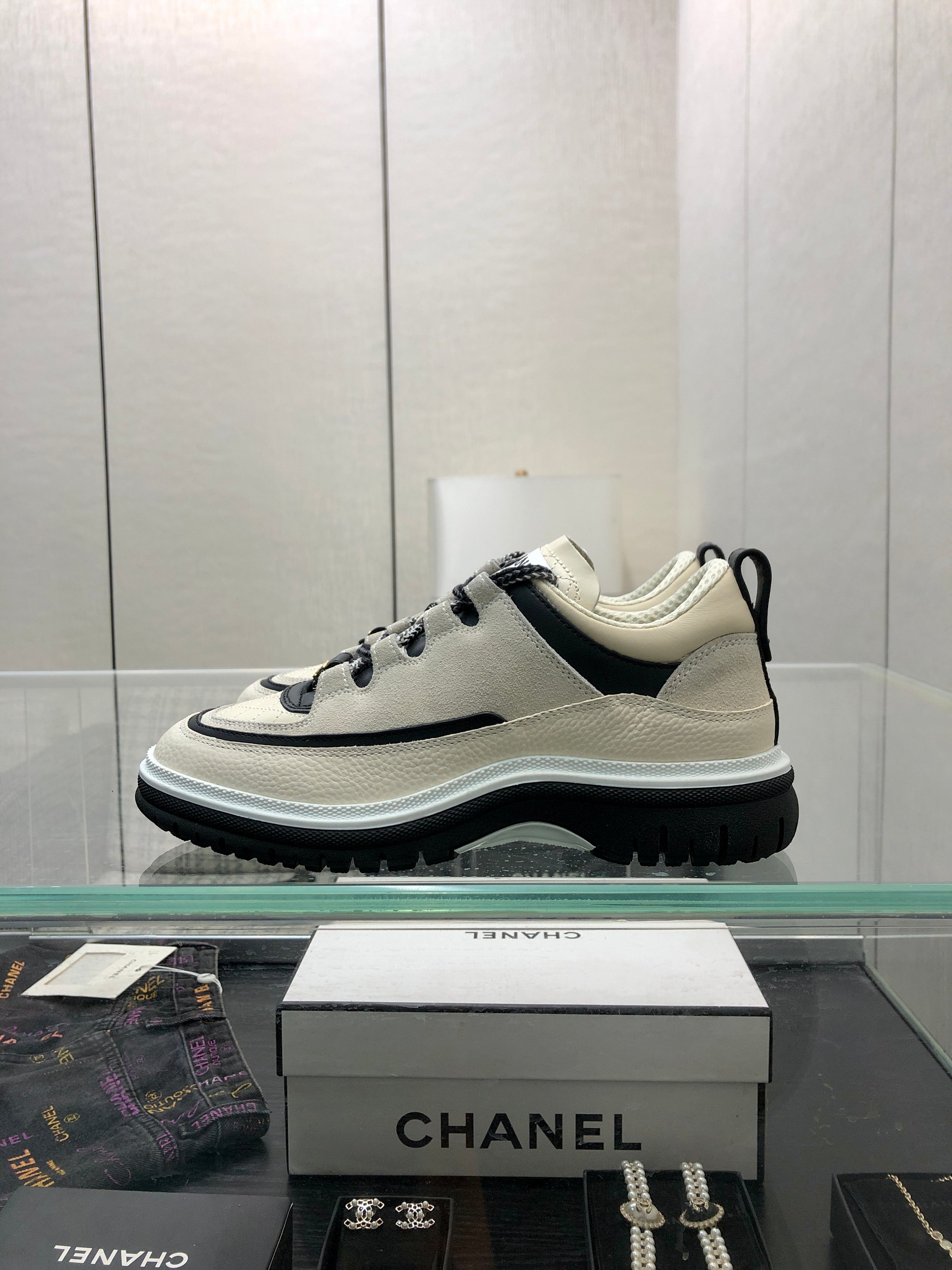 LOW TOP CASUAL SHOES IN BISQUE BEIGE LAMBSKIN AND SUEDE、mysite、Cacoeks