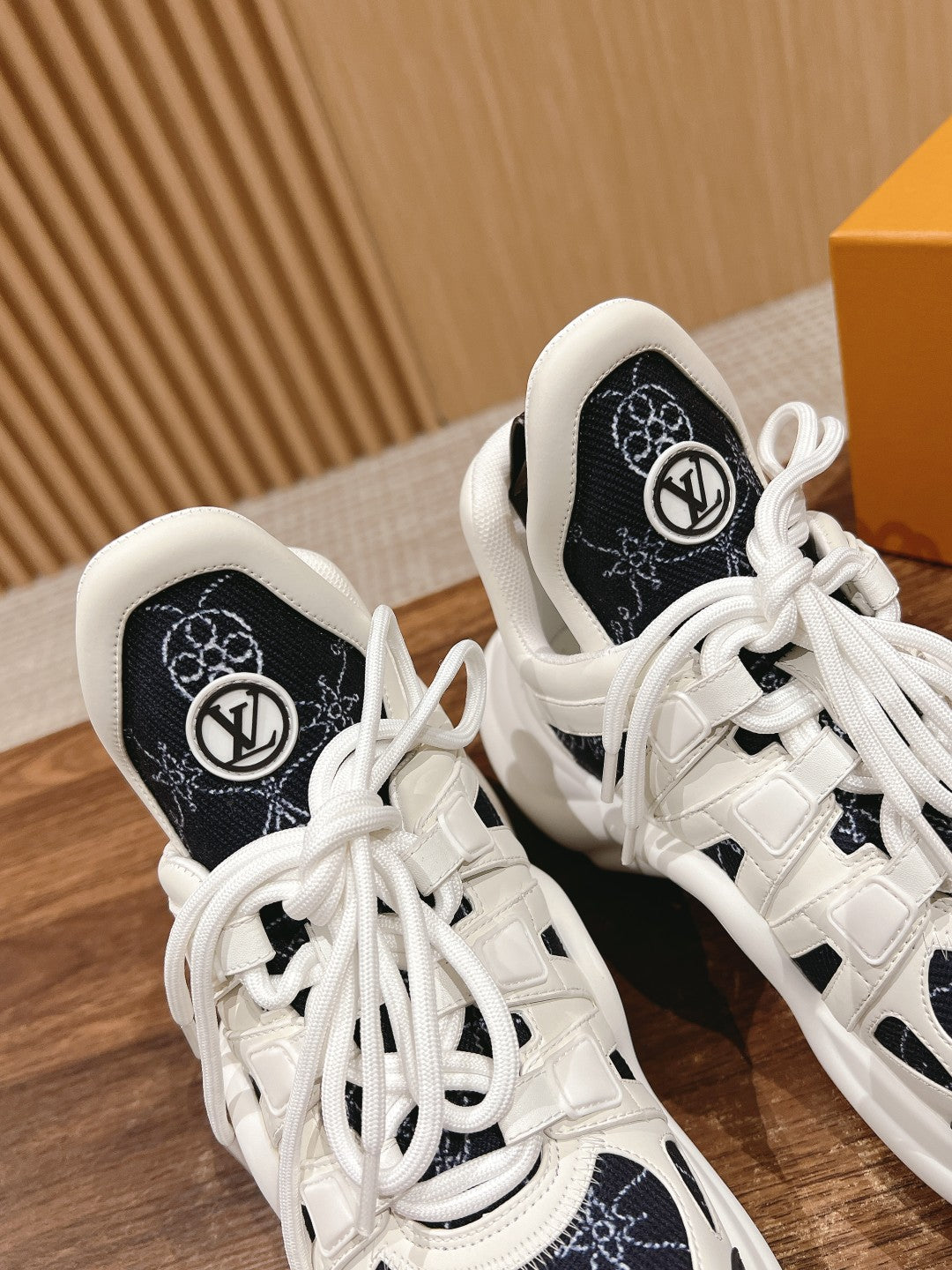 LV ARCHLIGHT SNEAKER IN WHITE MIX BLACK CALFSKIN AND MONOGRAM DENIM 101073、mysite、Cacoeks
