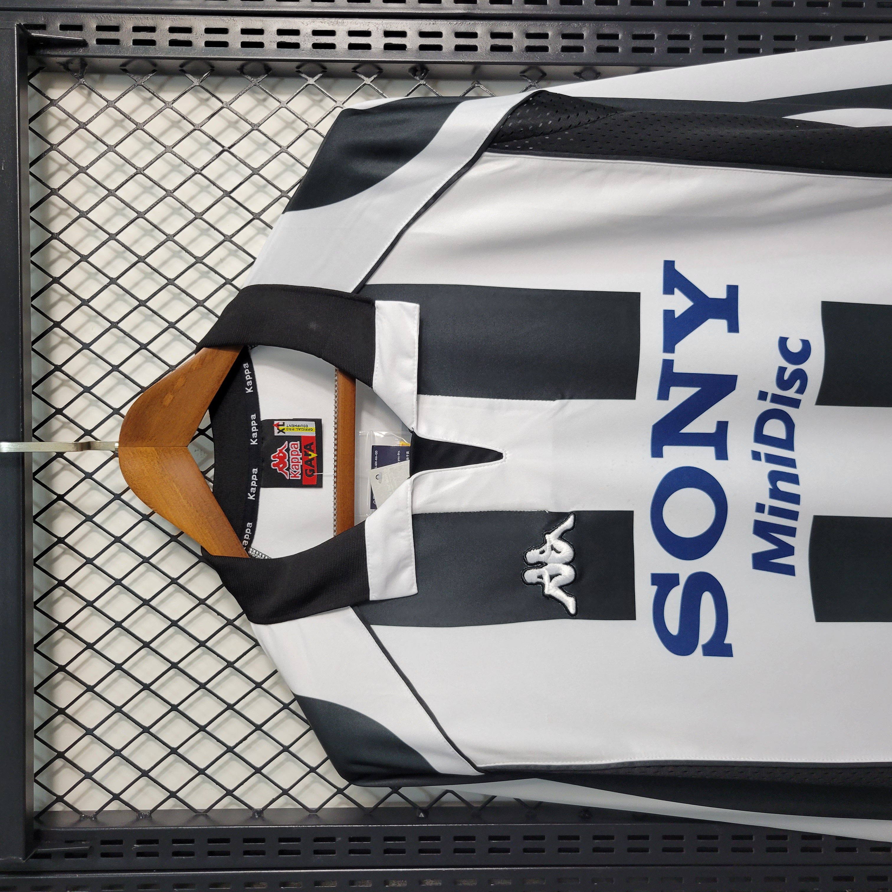 Higojerseys-Retro Juventus 1997-98 Home Stadium Long Sleeve Jersey