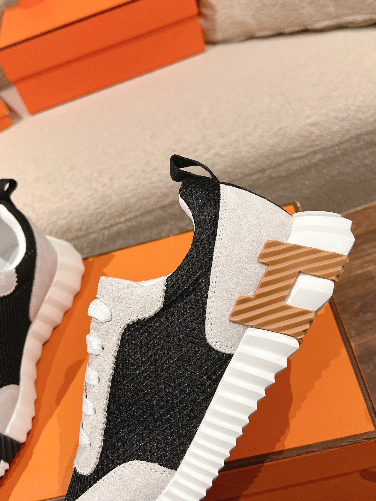 MAINLAND SNEAKER IN PALE GRAY SUEDE AND BLACK BREATHABLE MESH FABRIC、mysite、Cacoeks