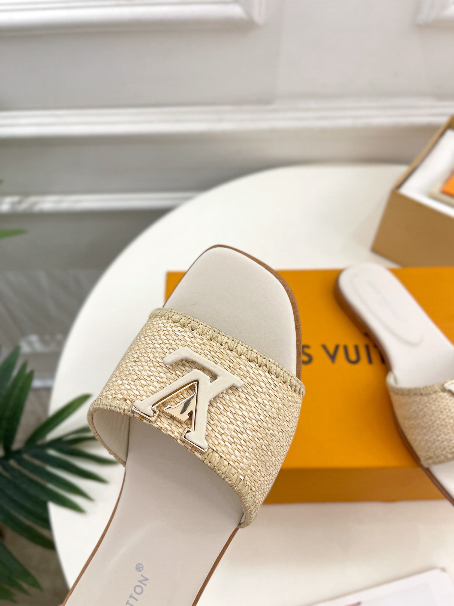 LV WOMEN CAPRI FLAT MULES IN BEIGE LEATHER AND RAFFIA、mysite、Cacoeks