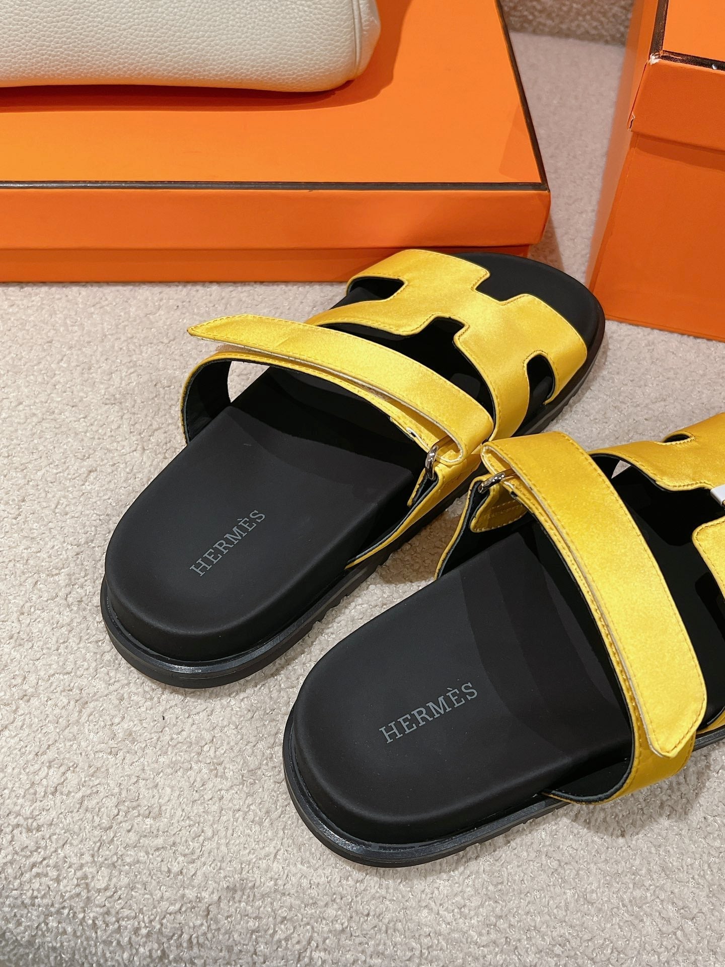 CHYPRE SANDAL BLACK MIX BRIGHT YELLOW CALFSKIN、mysite、Cacoeks
