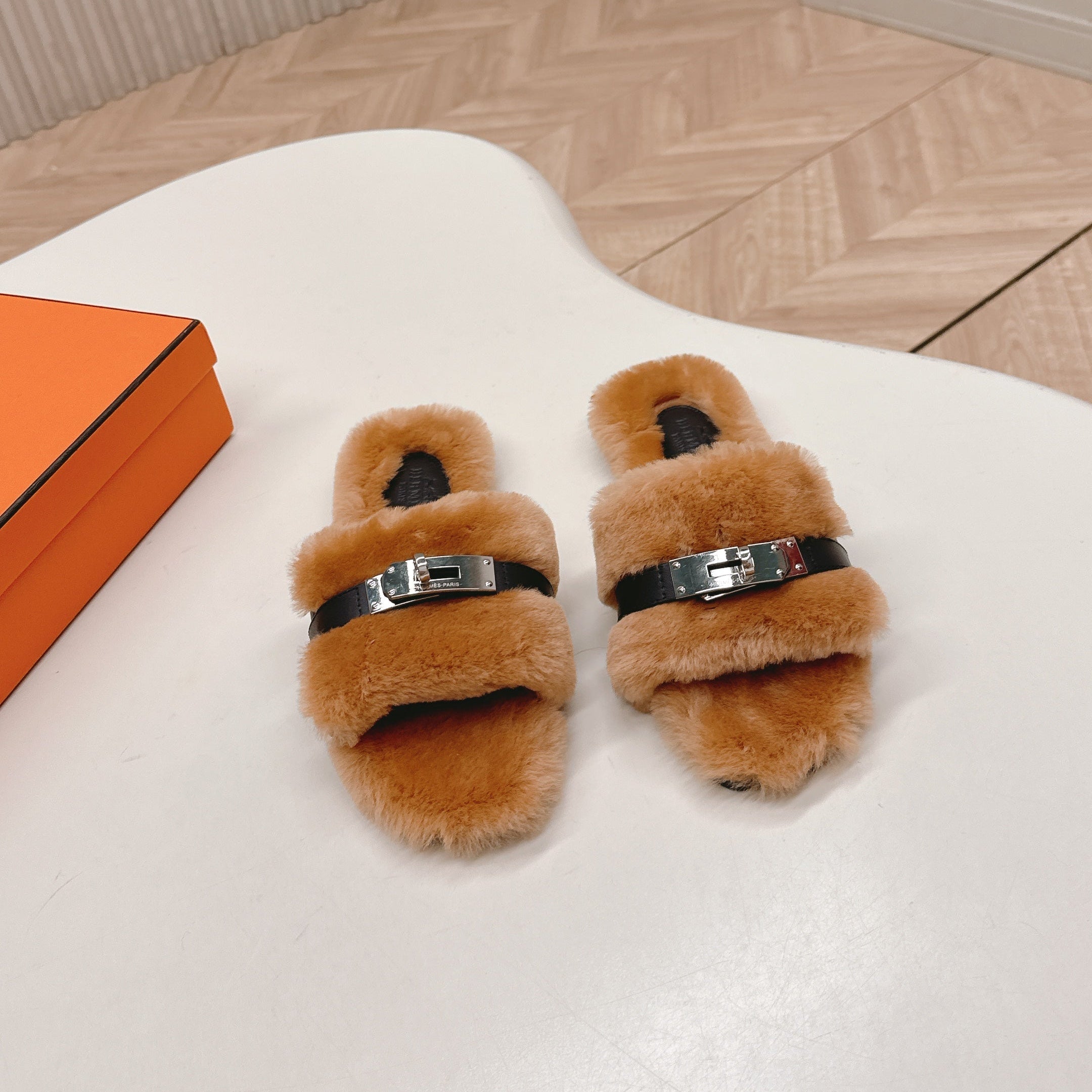 HM 25S ORAN SANDAL IN CLAY ORANGE SHEARLING WITH SILVER HARDWARE、mysite、Cacoeks