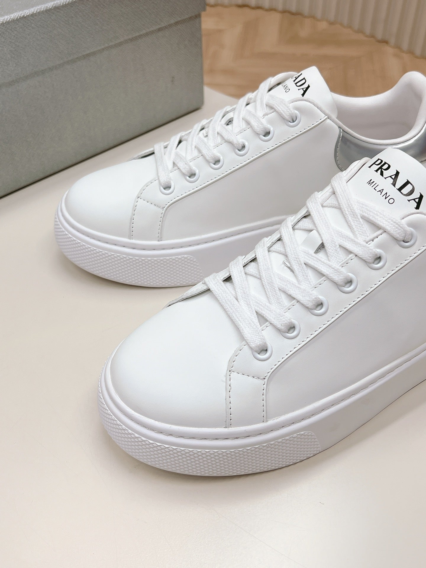 PRA RETRO SNEAKERS WHITE AND GRAY CALFSKIN、mysite、Cacoeks