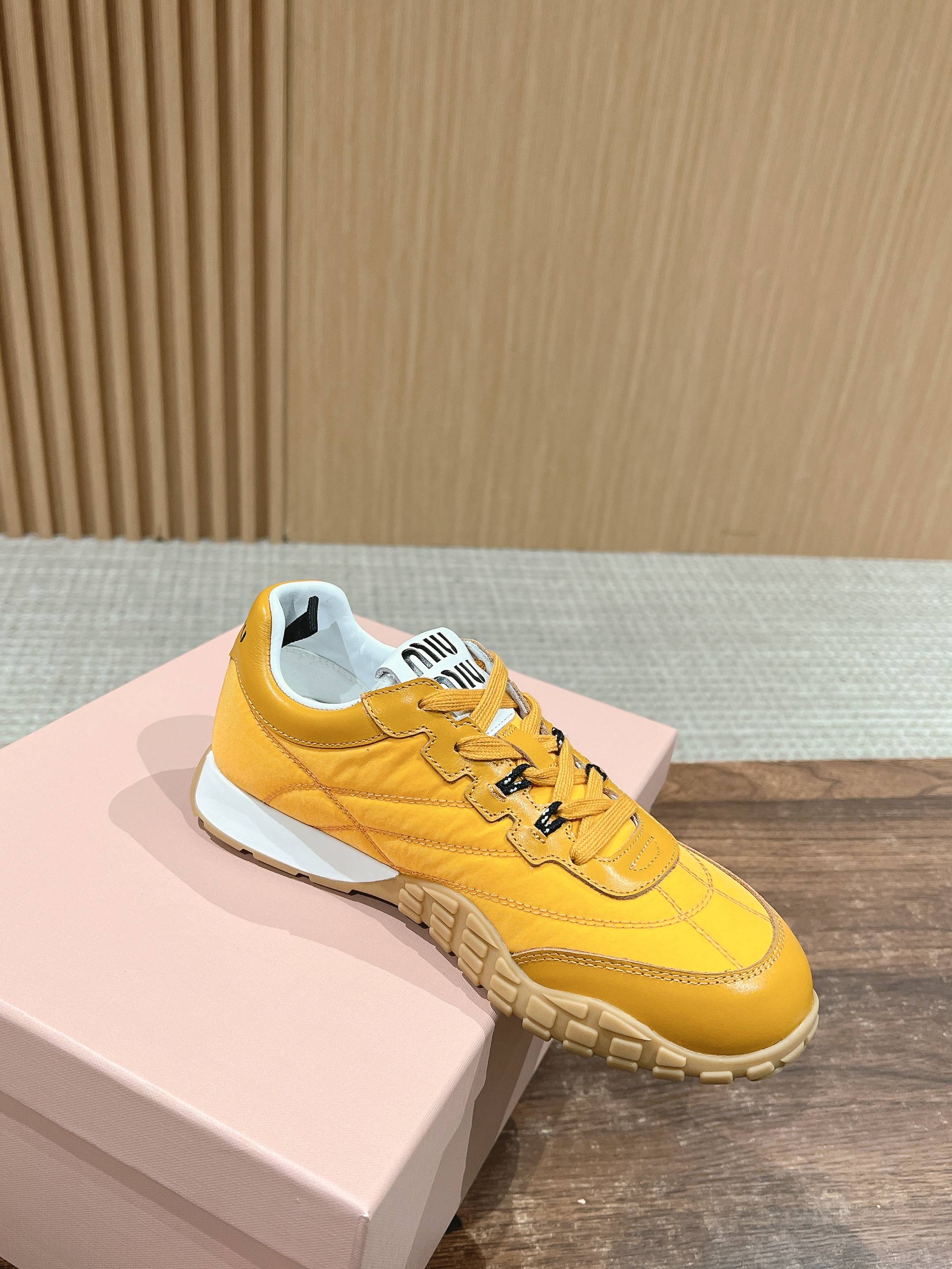 RUNNING SNEAKERS IN YELLOW LAMBSKIN AND FABRIC ANTI-SLIP RUBBER SOLE、mysite、Cacoeks