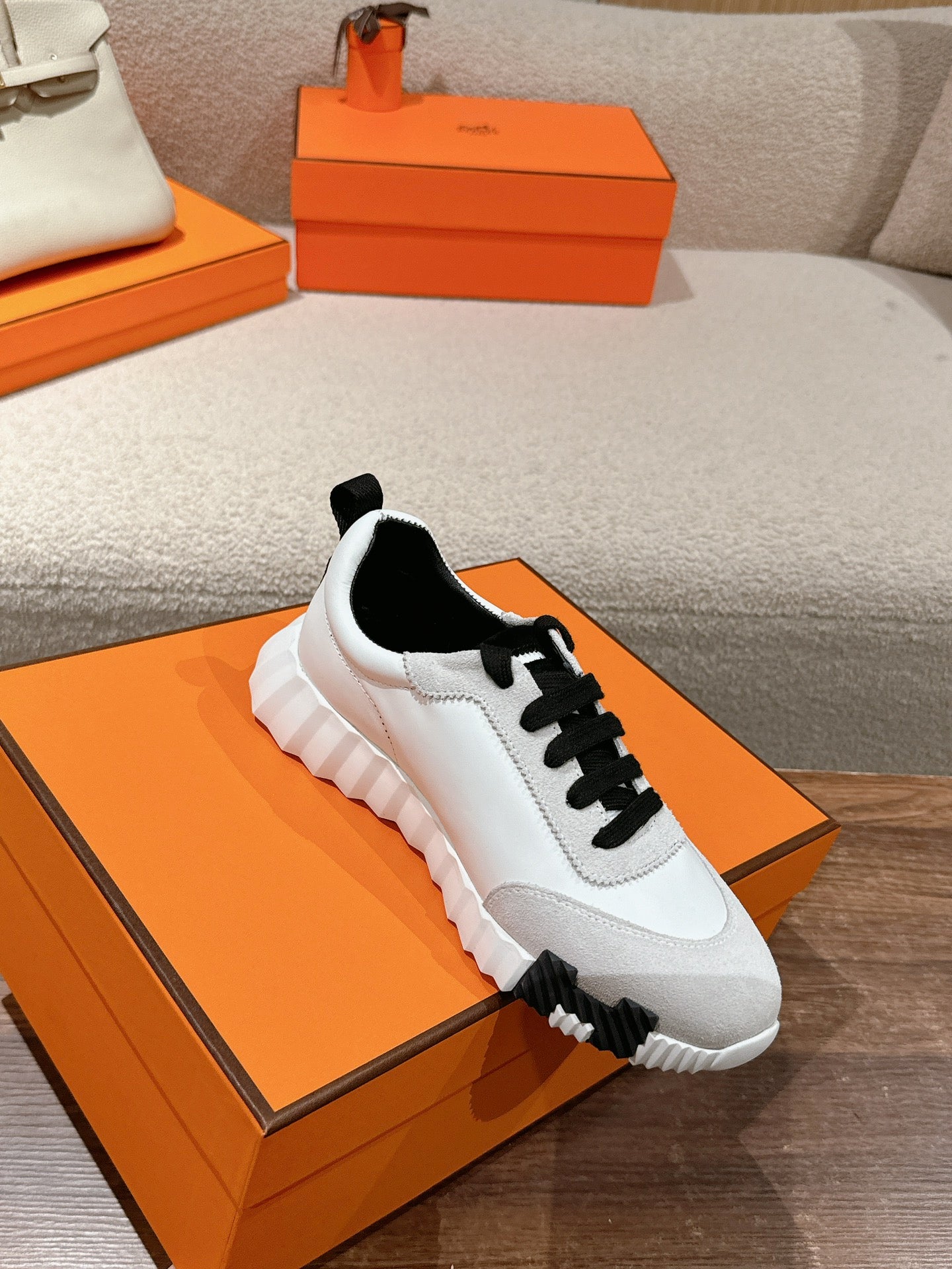 MAINLAND SNEAKER IN PALE GRAY SUEDE AND WHITE CALFSKIN、mysite、Cacoeks