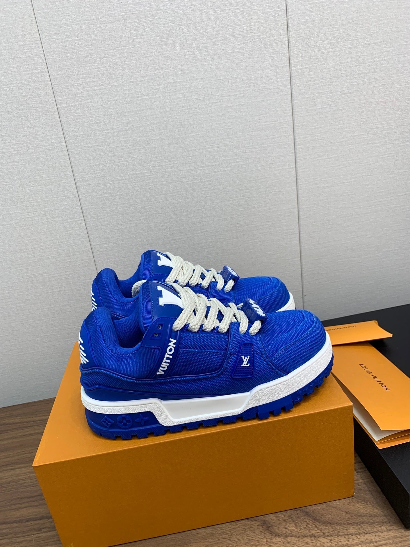 LV WOMEN'S TRAINER IN COBALT BLUE JACQUARD AND CALFSKIN、mysite、Cacoeks