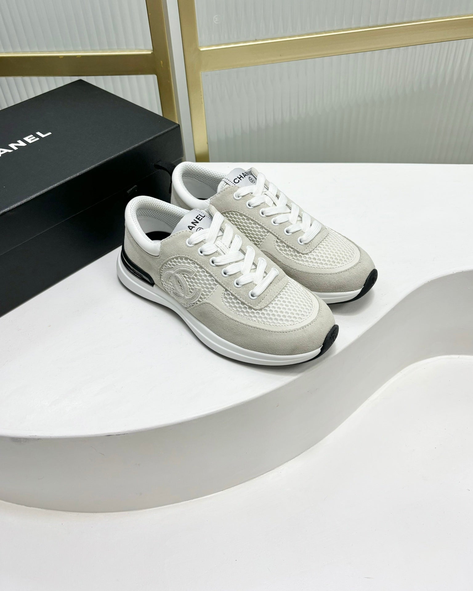 SNEAKER IN GREY SUEDE AND WHITE BREATHABLE MESH、mysite、Cacoeks