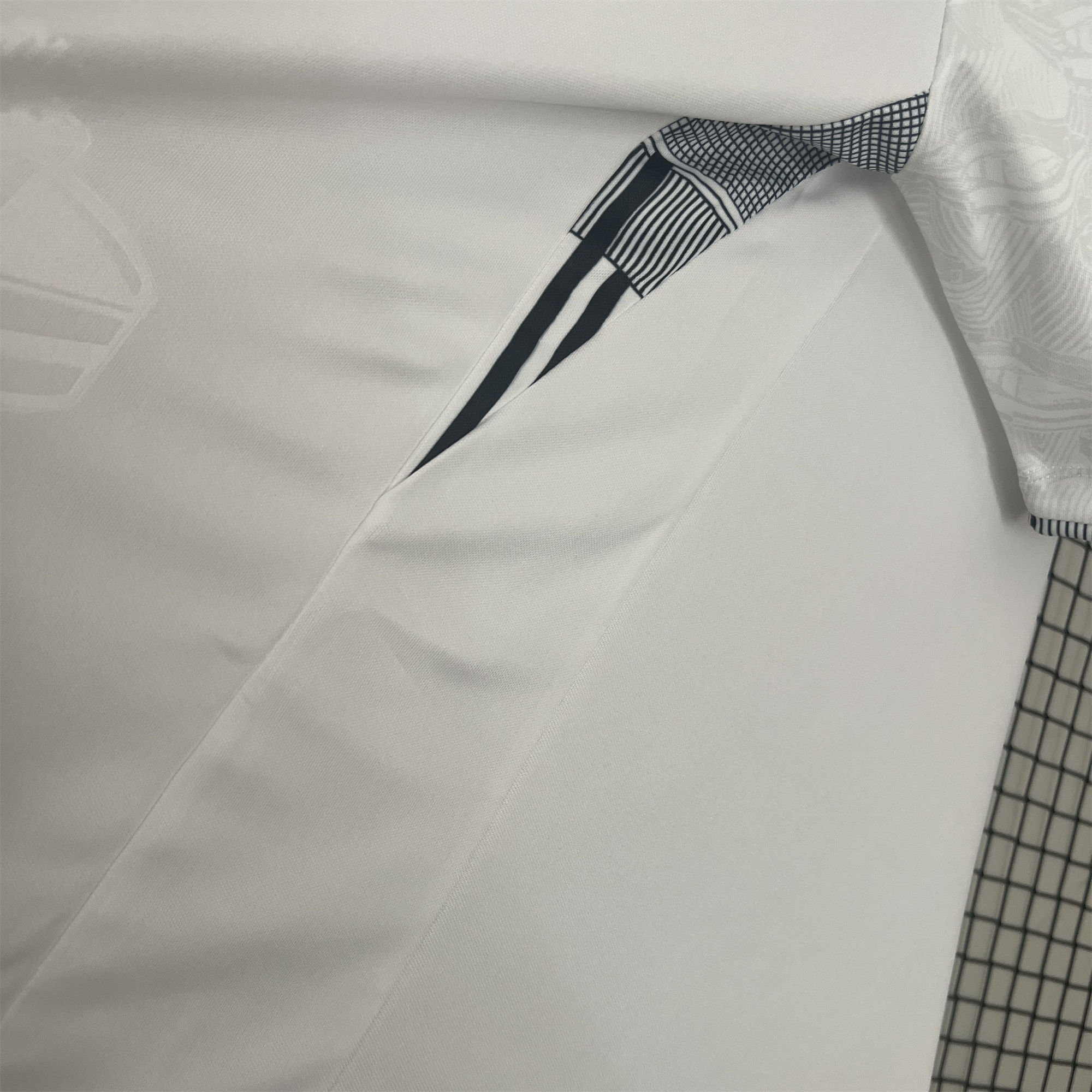 ManixJersey.com | Santos 24-25 Home Jersey with Sponsors - Fans Version -Customize Name, Number and Patch | Worldwide Shipping