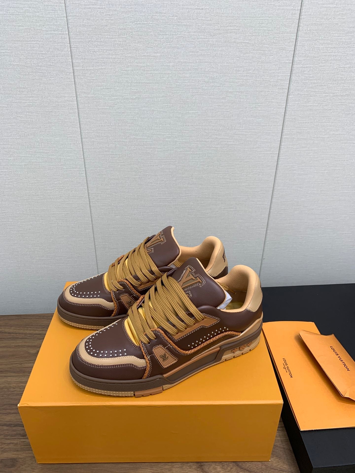 LV WOMEN'S TRAINER IN MARRON CALFSKIN、mysite、Cacoeks
