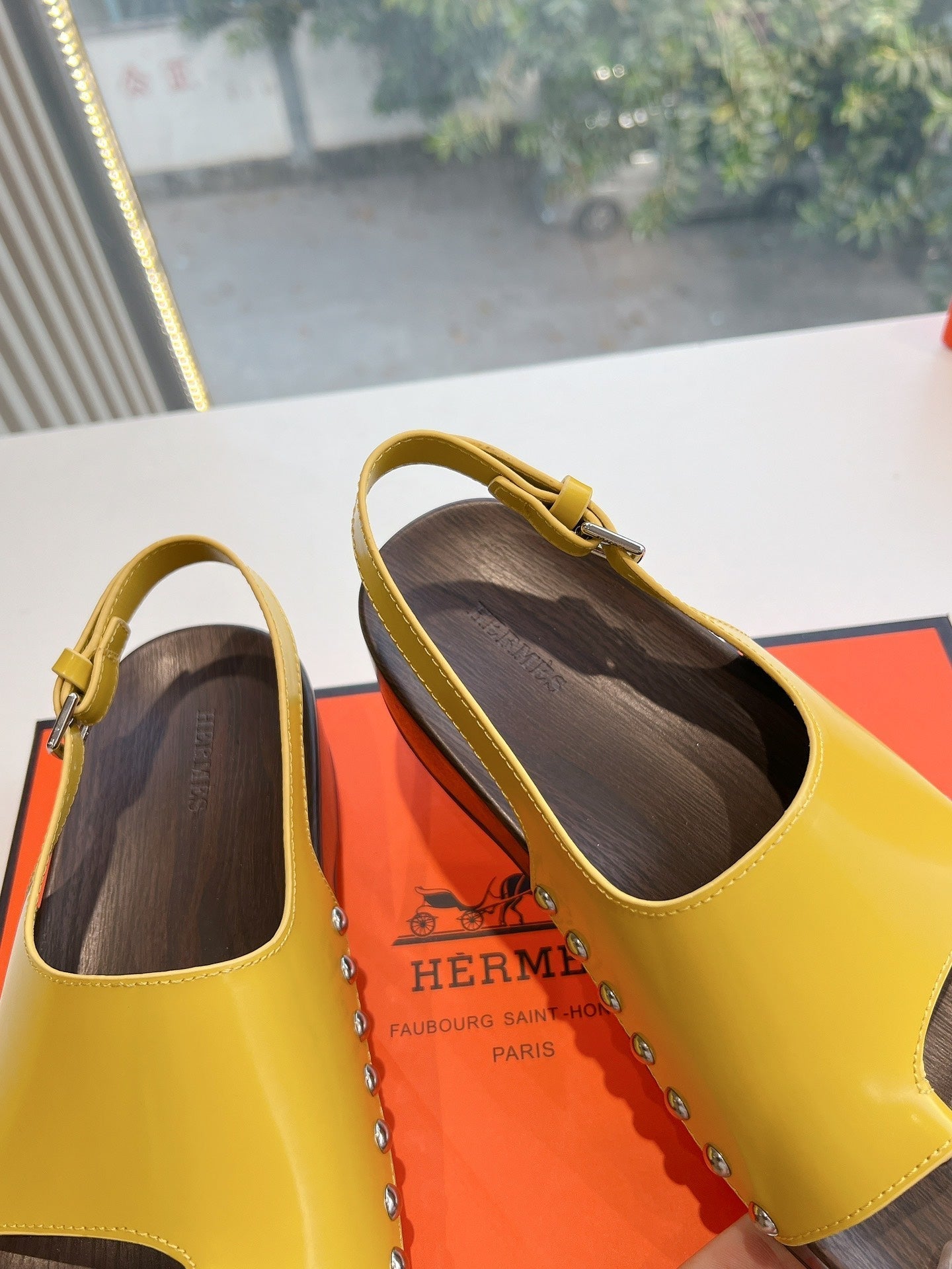 FLAT SANDAL IN CORN YELLOW CALFSKIN、mysite、Cacoeks