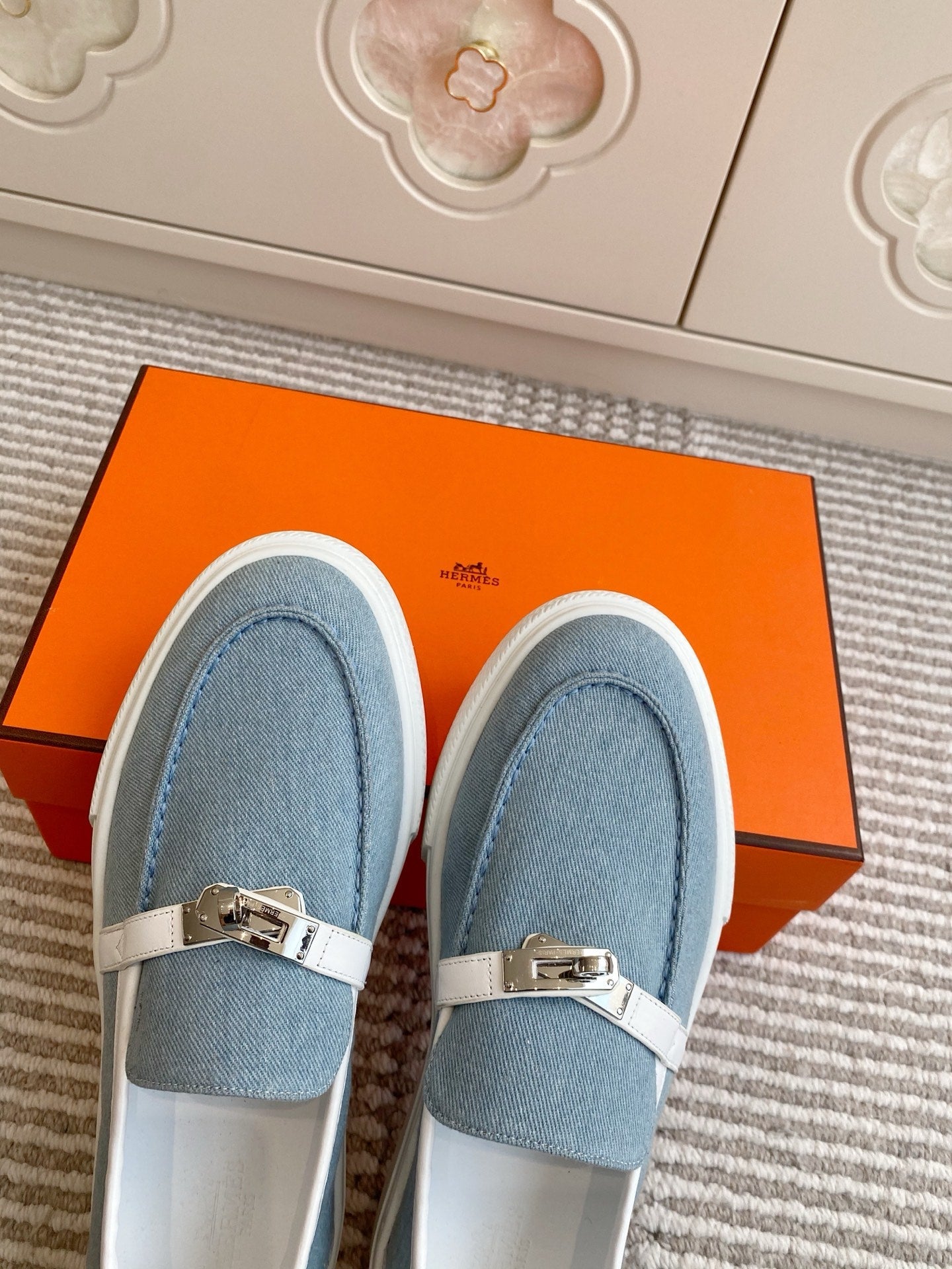 HM 25S SLIP-ON IN SKY BLUE CANVAS WITH SILVER HARDWARE、mysite、Cacoeks