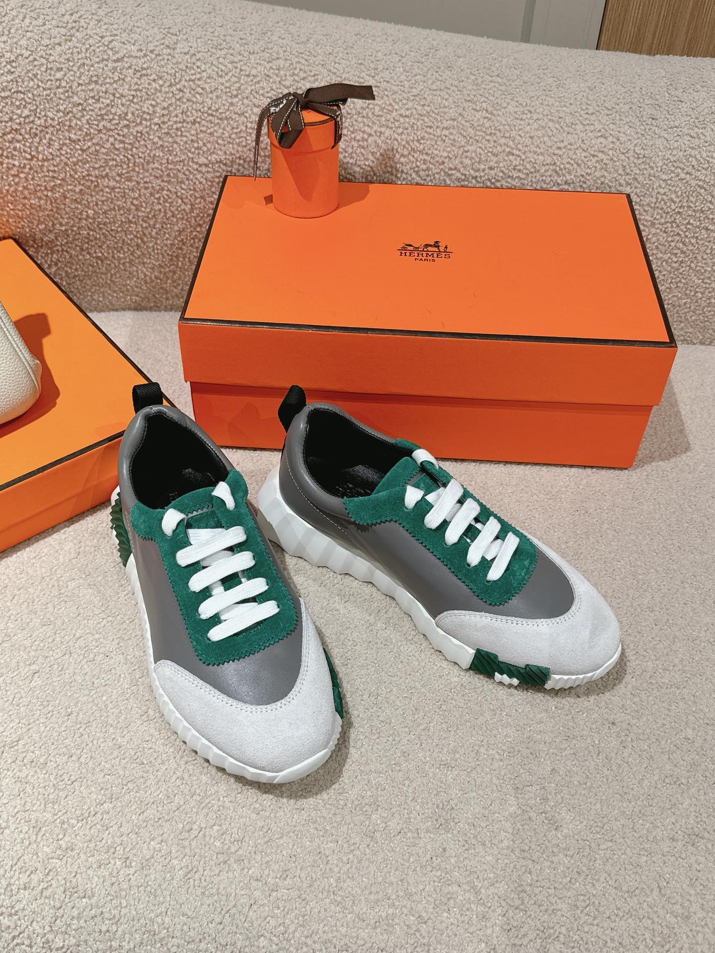 MAINLAND SNEAKER IN PALE GRAY SUEDE AND MOUSE GRAY CALFSKIN、mysite、Cacoeks