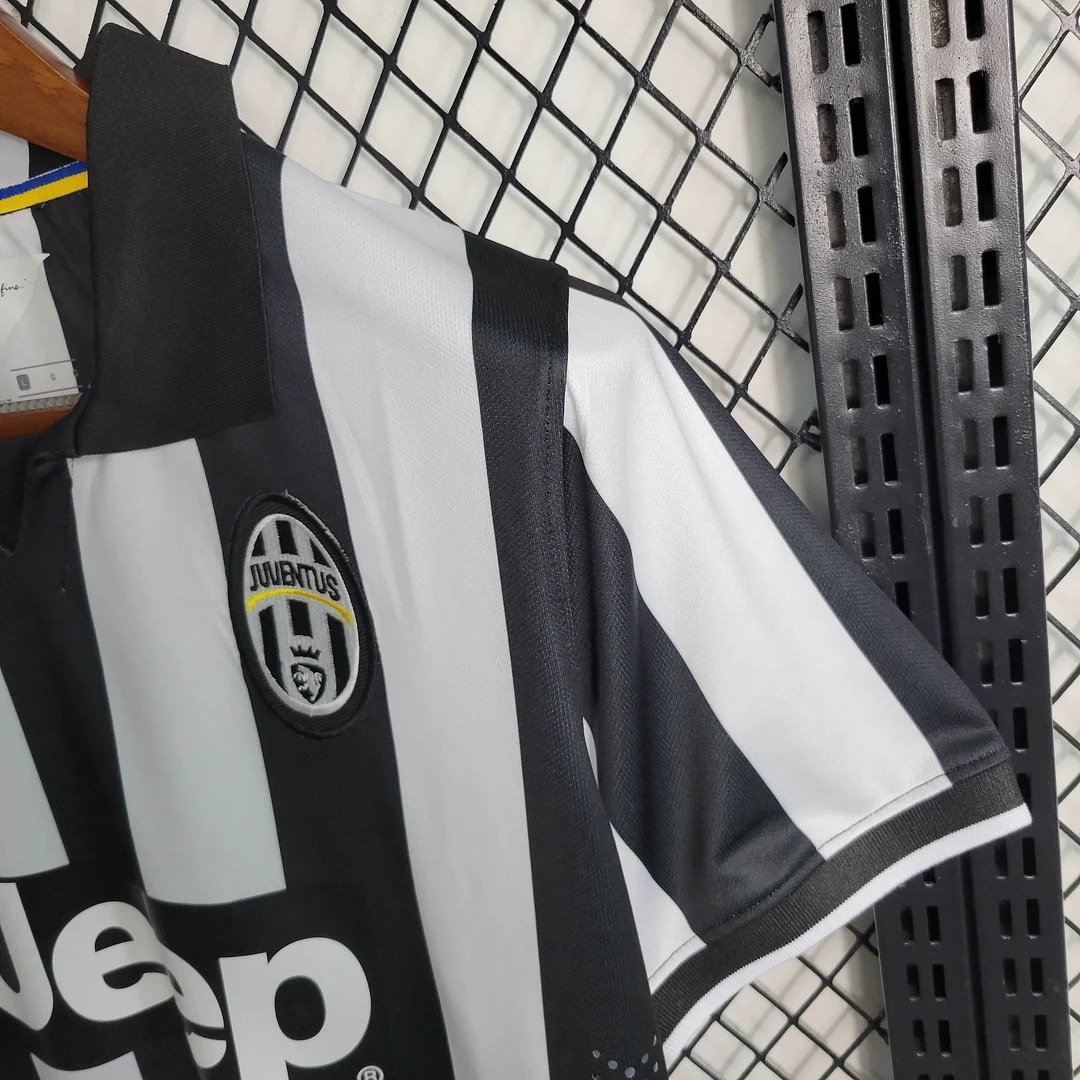 Higojerseys-Retro Juventus 2014-15 Home Stadium Jersey