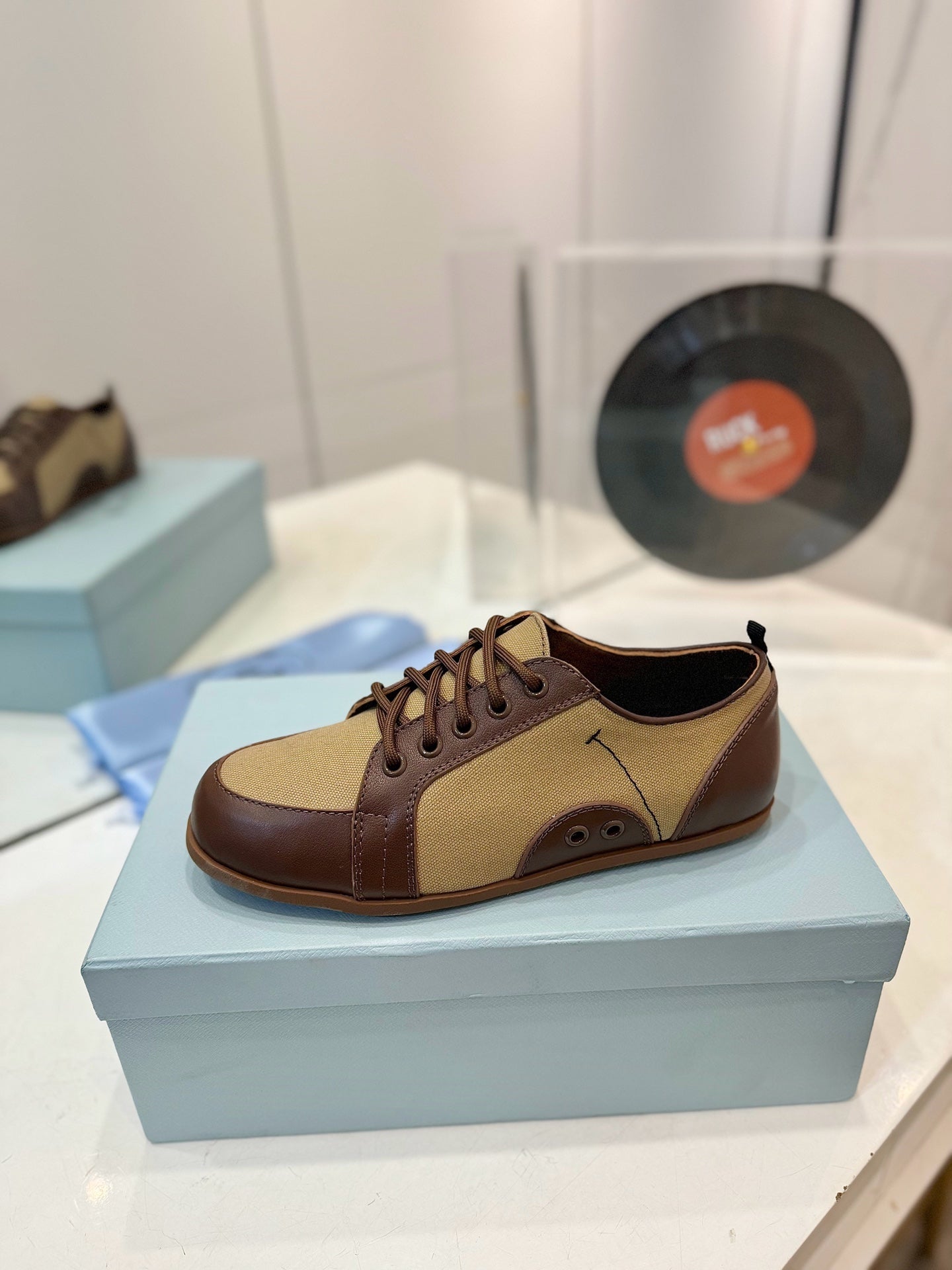 SNEAKERS IN BROWN LAMBSKIN AND BEIGE CANVAS、mysite、Cacoeks