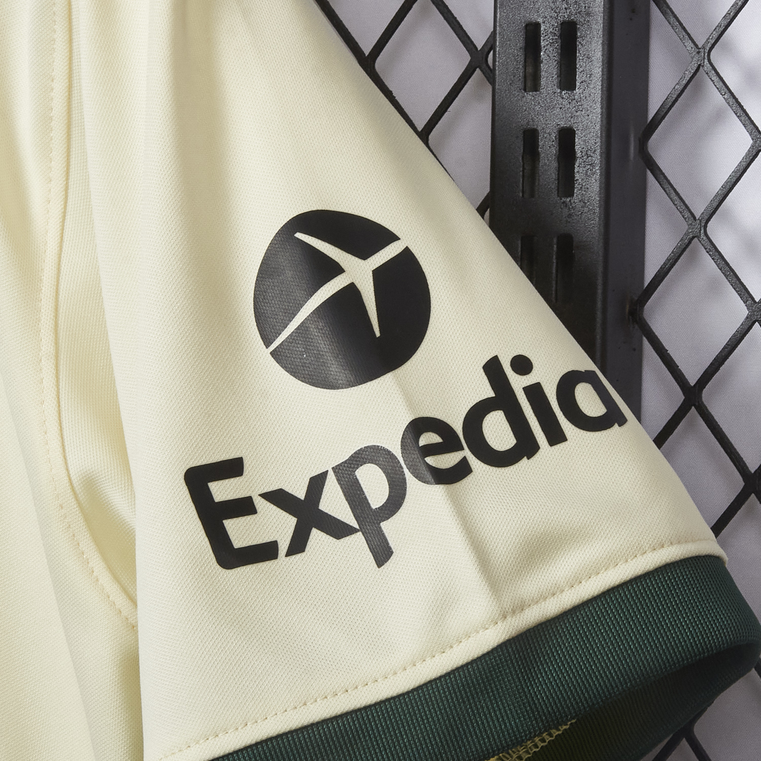 foot-Retro Liver.pool 2021-22 Away Jersey