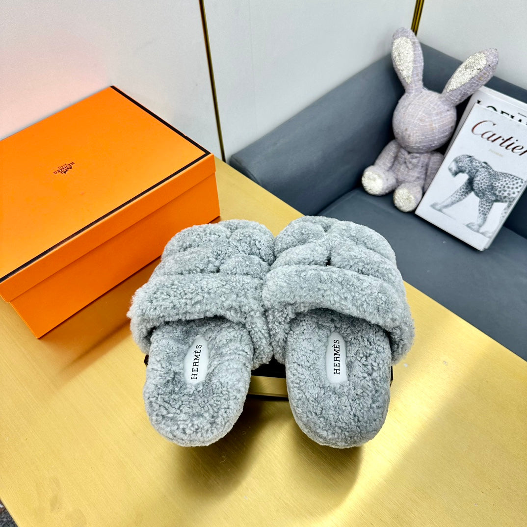 CHYPRE SANDAL IN CLOUD GRAY SHEARLING、mysite、Cacoeks