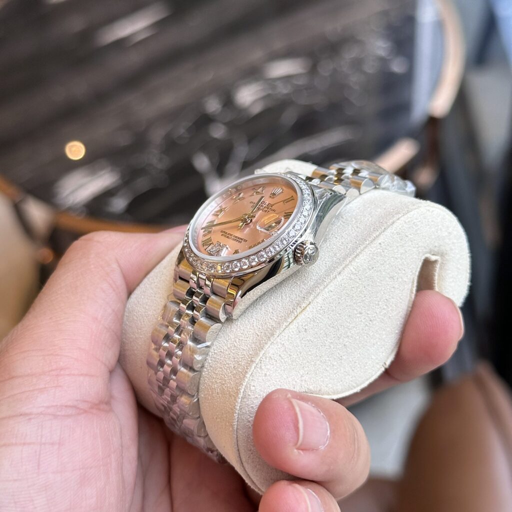 Đồng Hồ Rolex DateJust Nữ Đính Đá Mặt Số Màu Hồng EW 31mm (5)