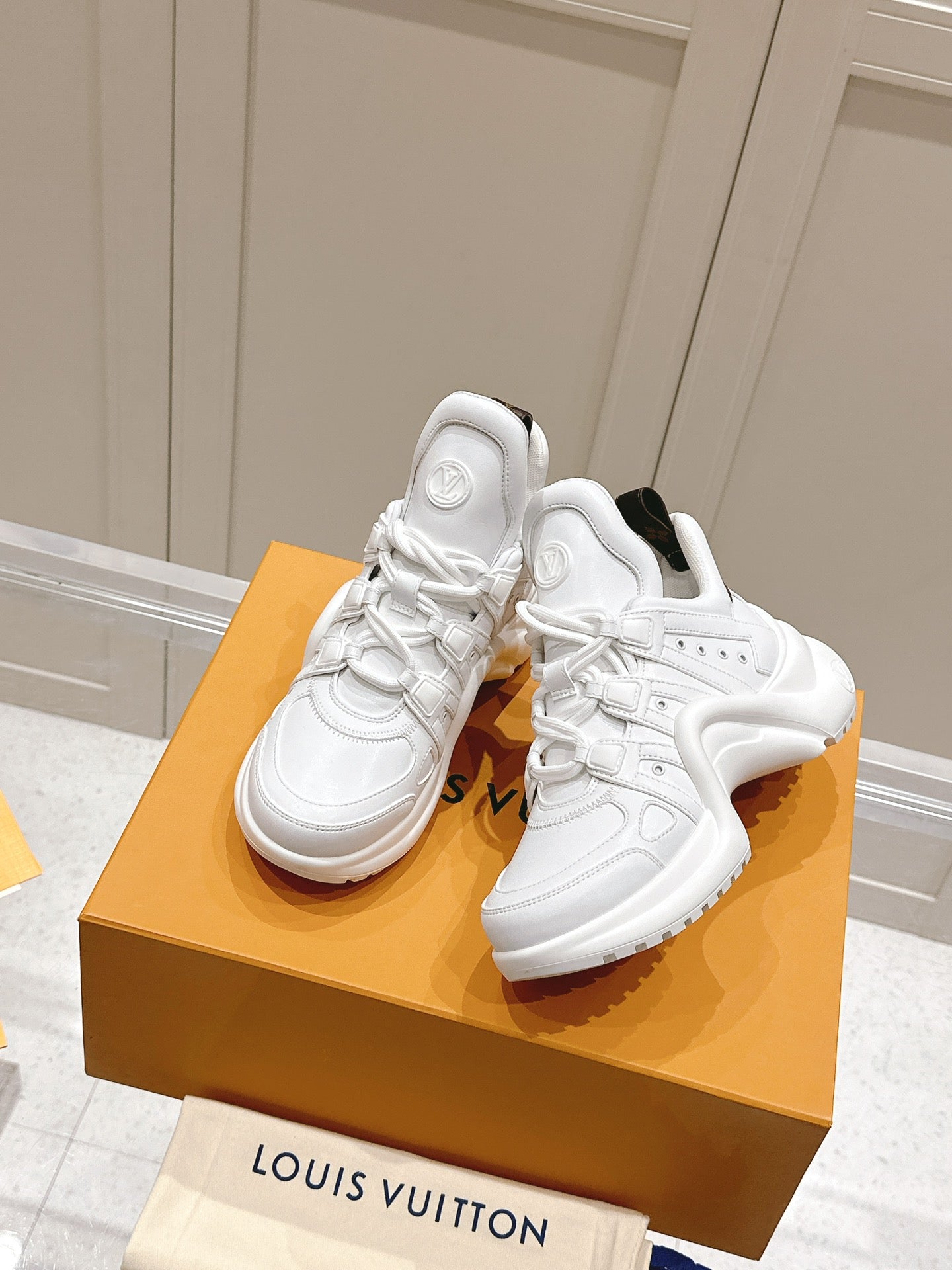 LV BARRACUDA SNEAKER IN WHITE CALFSKIN、mysite、Cacoeks