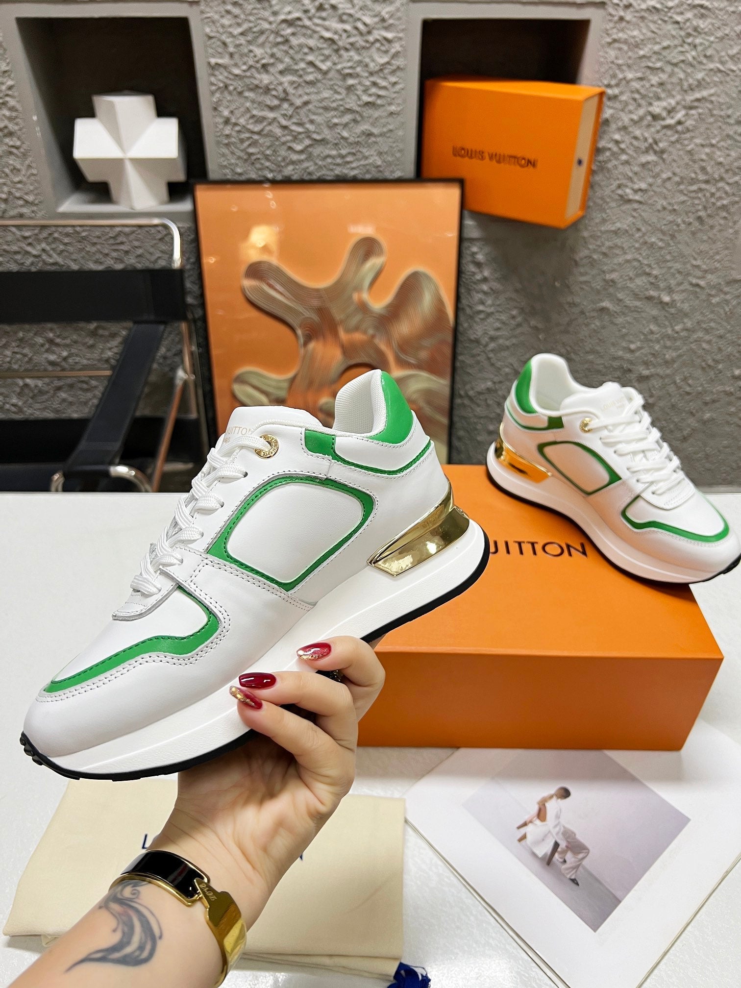 LV WOMEN SNEAKER IN WHITE MIX GREEN CALFSKIN、mysite、Cacoeks