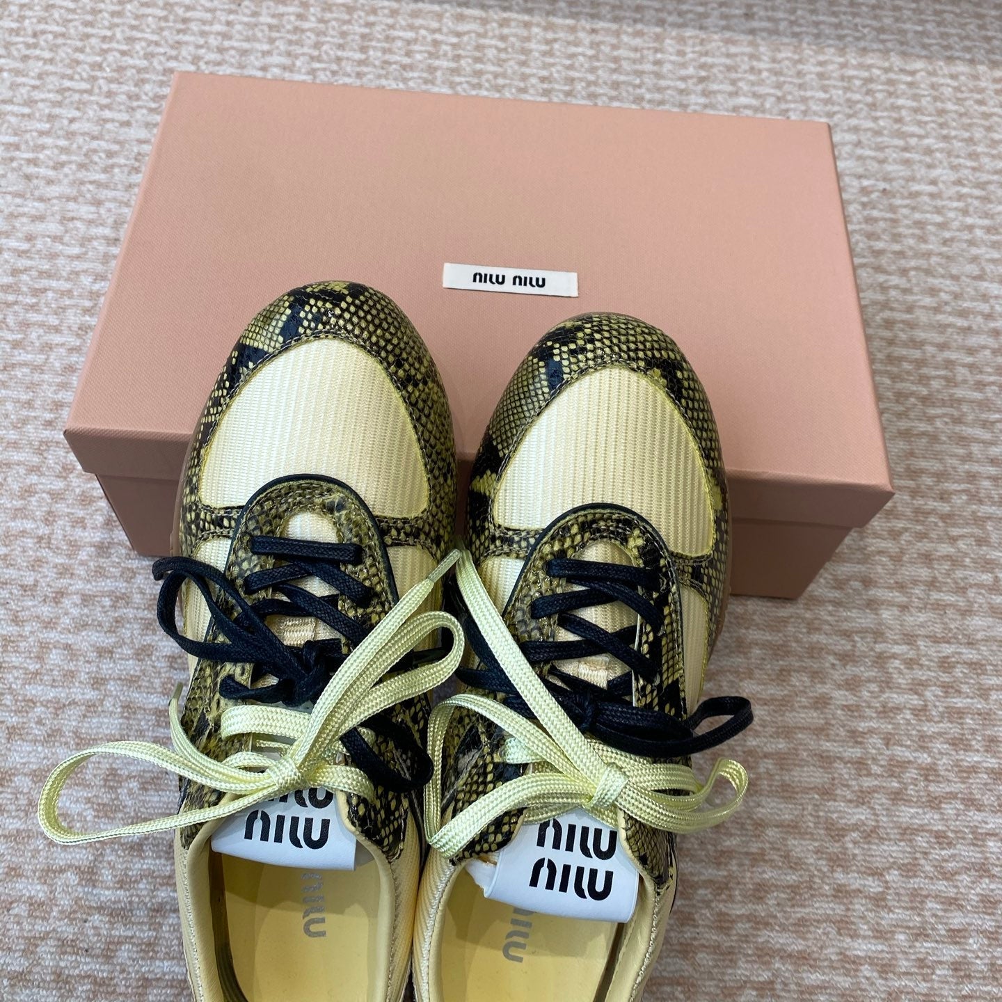 GYMNASIUM SNEAKER IN YELLOW FABRIC SNAKE EFFECT CALFSKIN、mysite、Cacoeks
