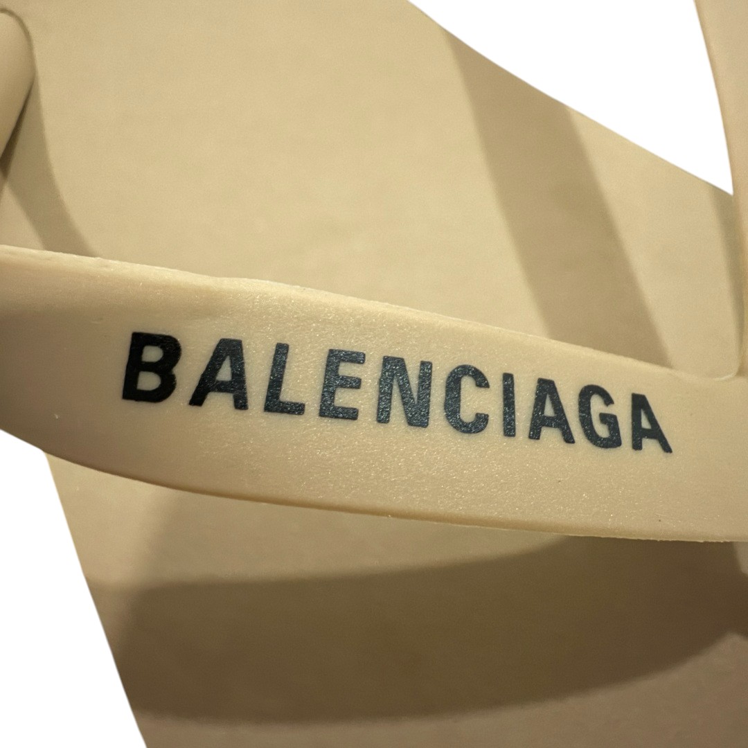 Balenciaga Thong Sandal in Beige、mysite、Cacoeks