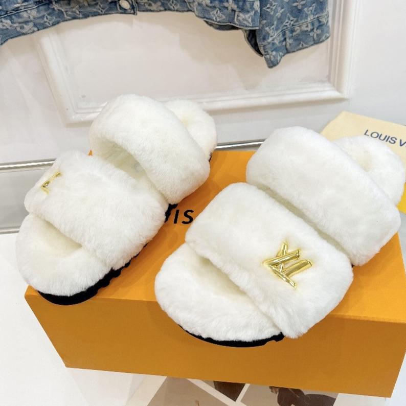 HALF MULE SLIPPERS IN WHITE FLEECE FEATURING METALLIC LOGO、mysite、Cacoeks