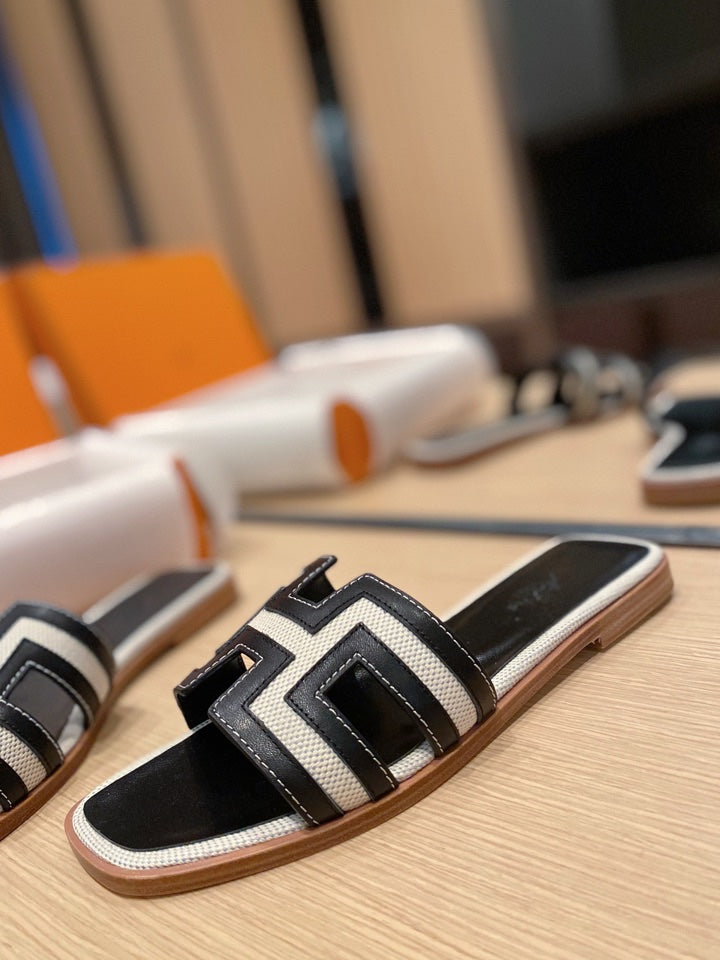 0RAN SANDALS IN BLACK CALFSKIN AND WHITE CANVAS、mysite、Cacoeks