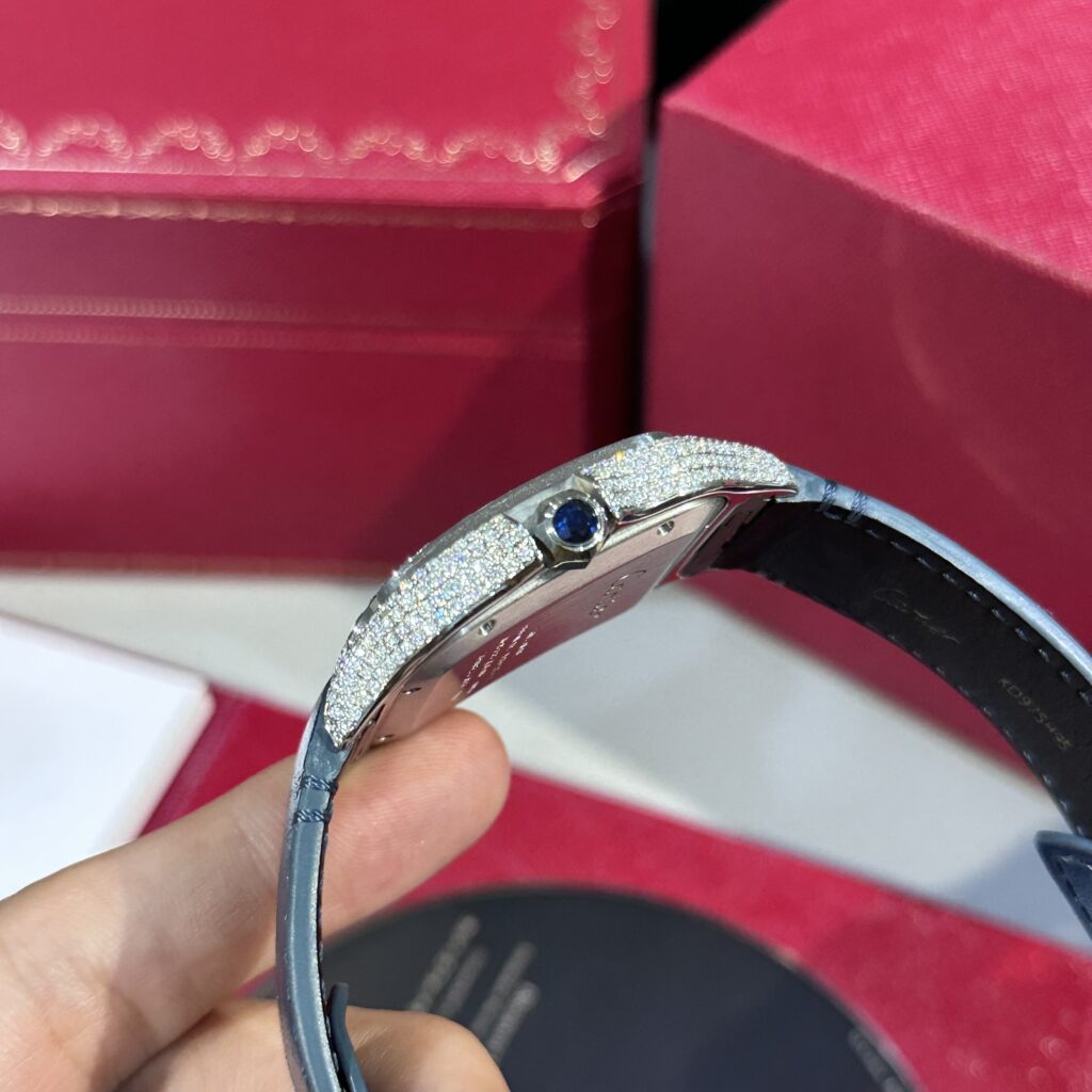 Đồng Hồ Cartier Santos Blue Dial Đính Full Kim Cương Moissanite 39 (1)