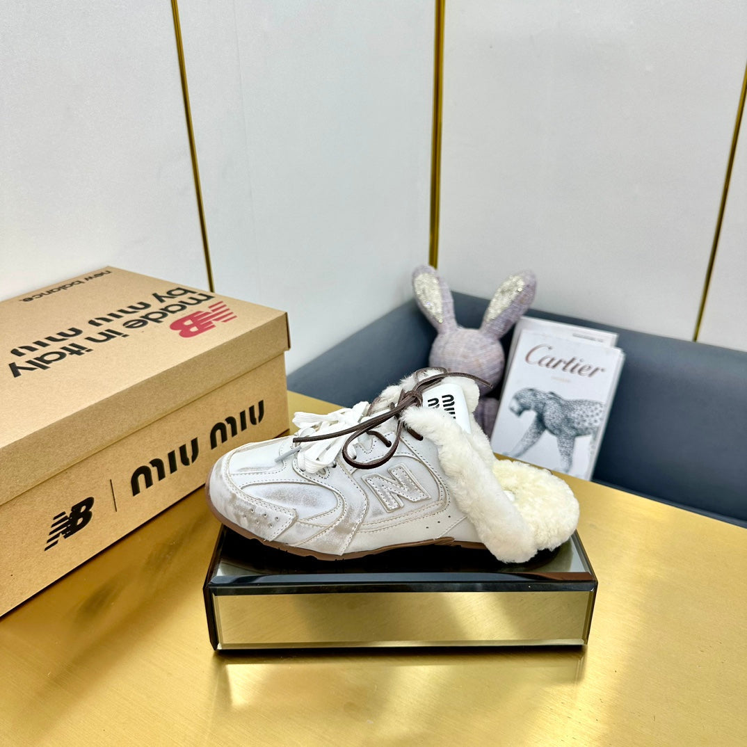MIUxNB 530 SNEAKER MULES IN DISTRESSED WHITE CALFSKIN SHEARLING、mysite、Cacoeks