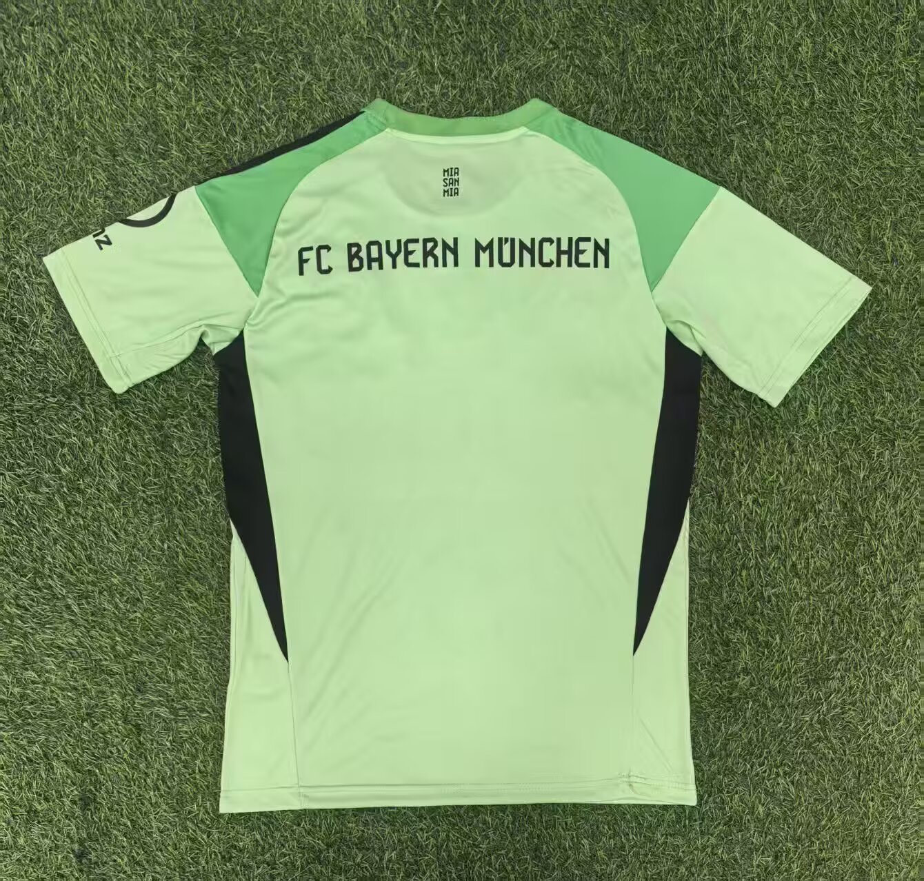 2025/2026 Bayern Munich Goalkeeper Green Football Jersey 1:1 Thai Quality:football jersey mysite: unitedjerseyfootball 邓江浪:football