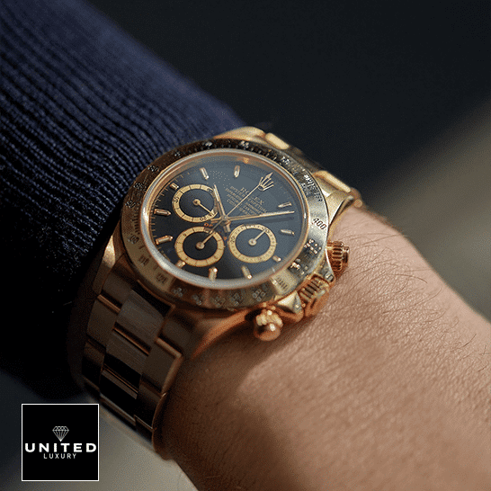 Rolex Daytona Cosmograph Yellow Gold 16528 Replica on his arm