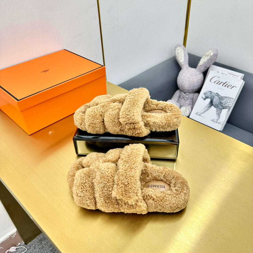 CHYPRE SANDAL IN TORTILLA BROWN SHEARLING、mysite、Cacoeks