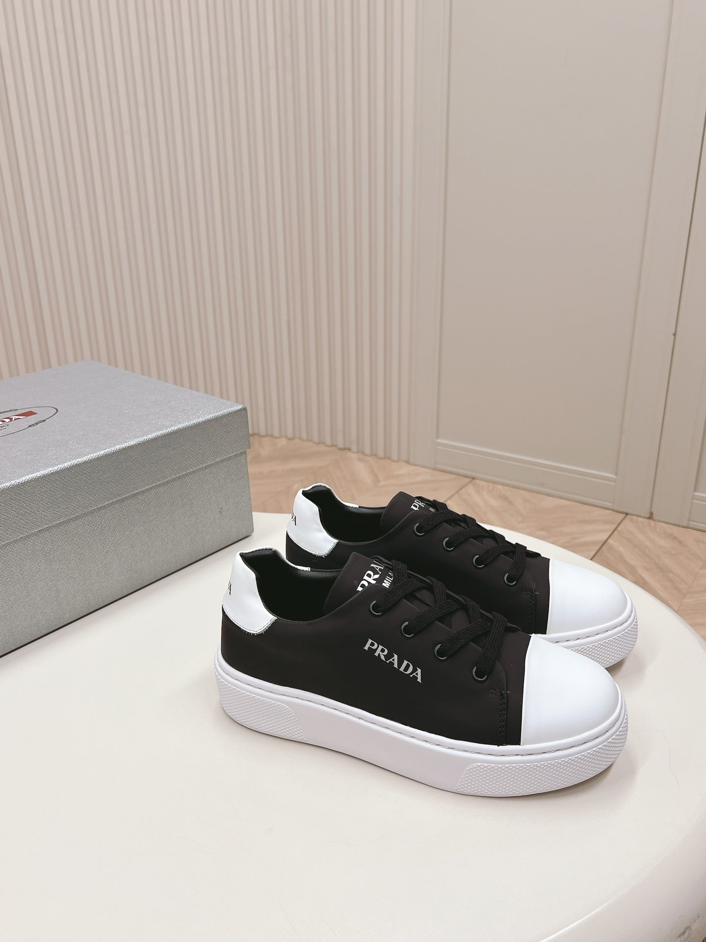 PRA LOGO OUTLET BASIC SNEAKERS BLACK AND WHITE TOE CALFSKIN、mysite、Cacoeks