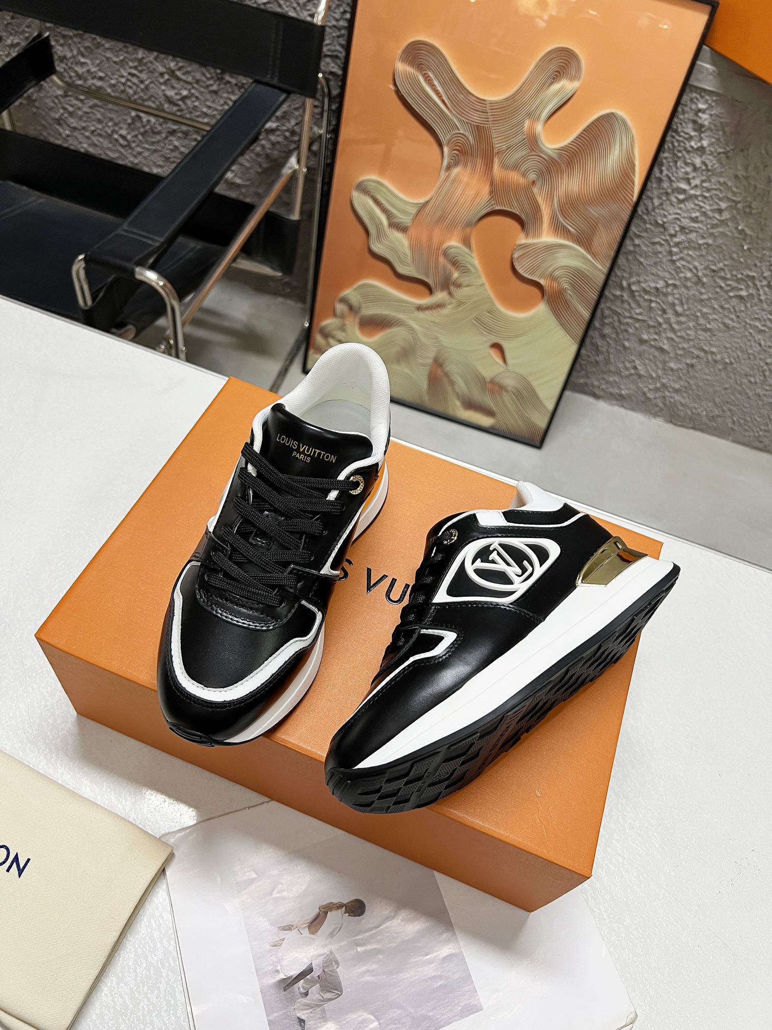 LV WOMEN SNEAKER IN BLACK CALFSKIN、mysite、Cacoeks